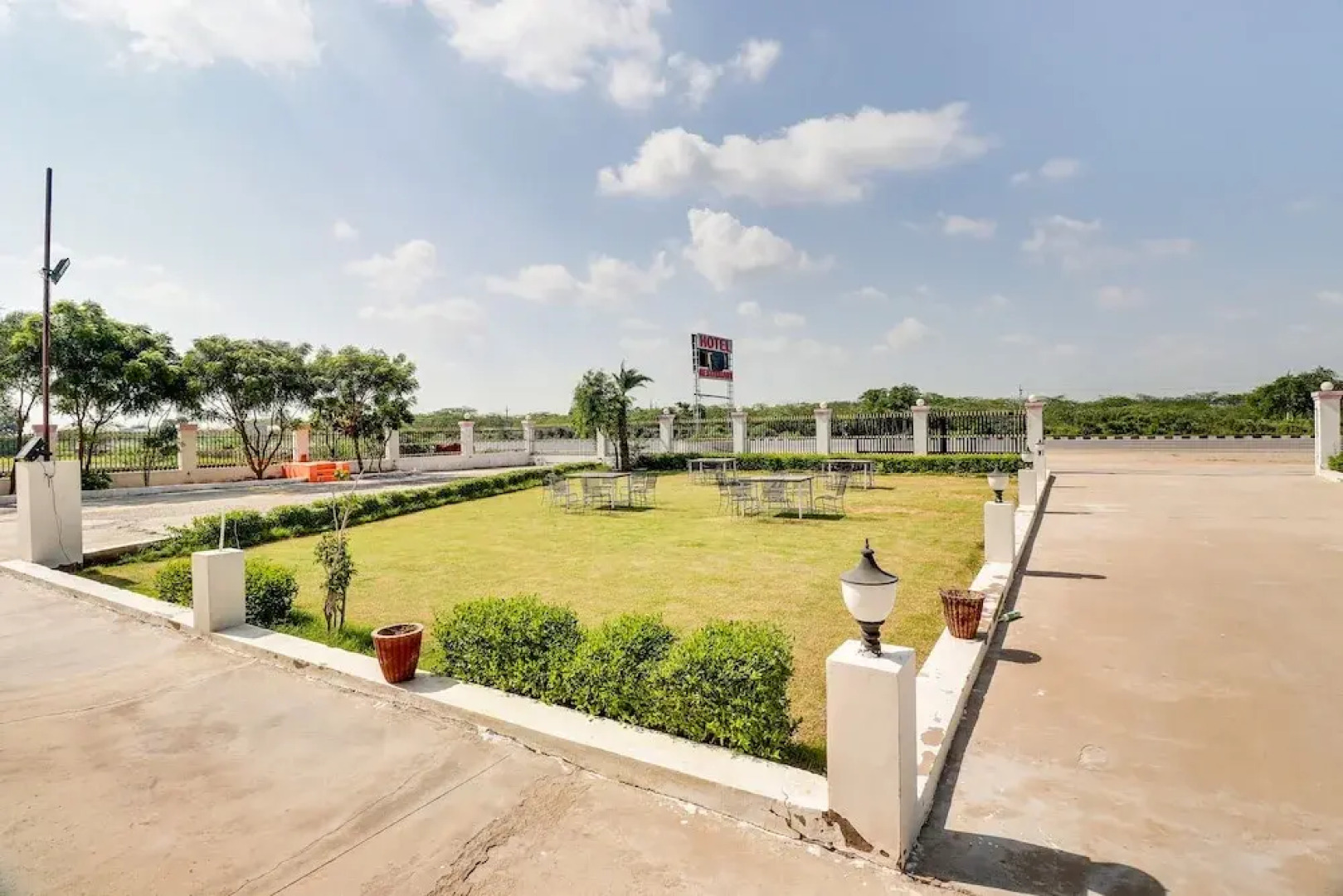 Capital O 48521 Hotel Bhanwar Singh Palace