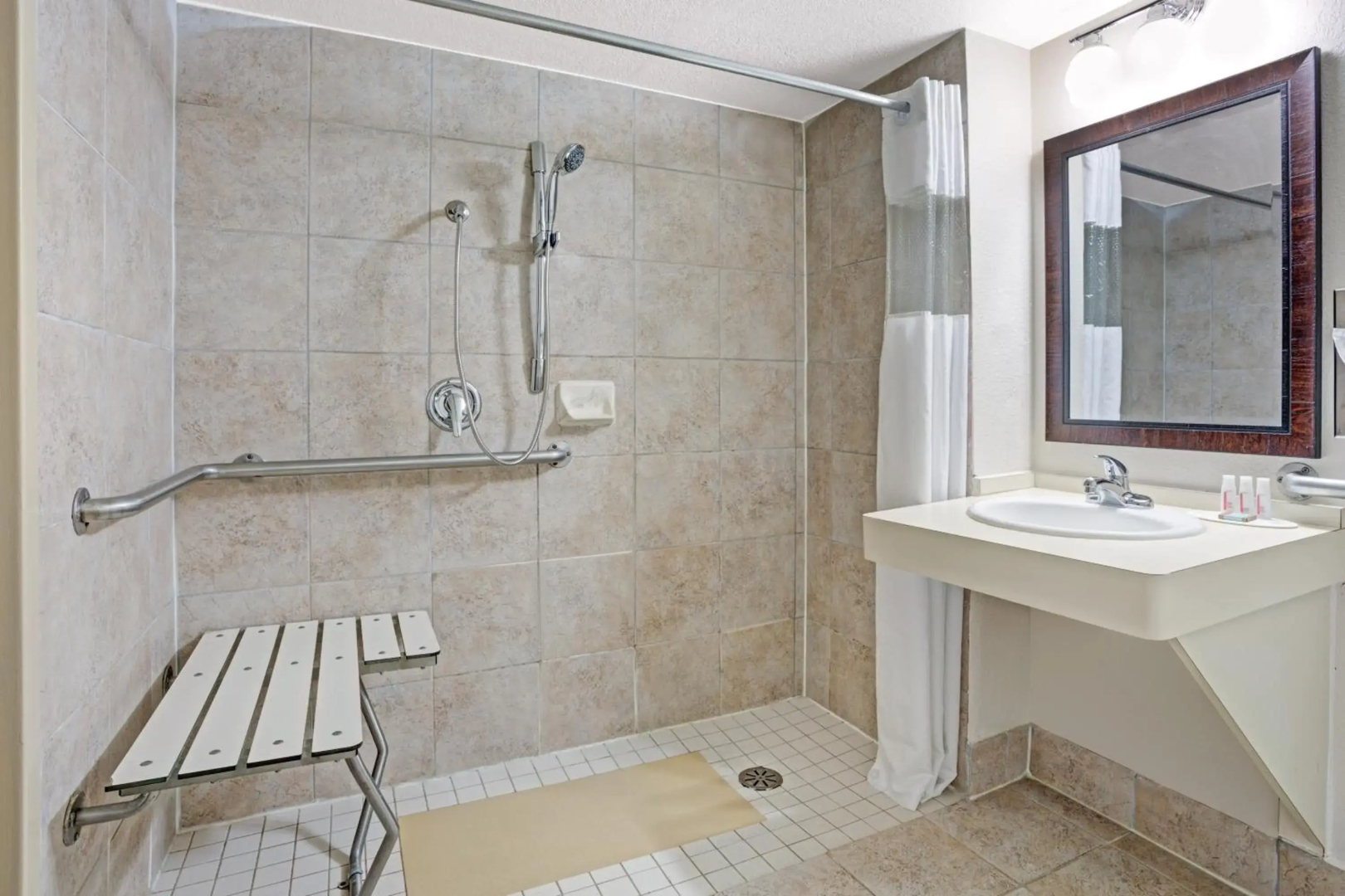 Travelodge by Wyndham Iowa City
