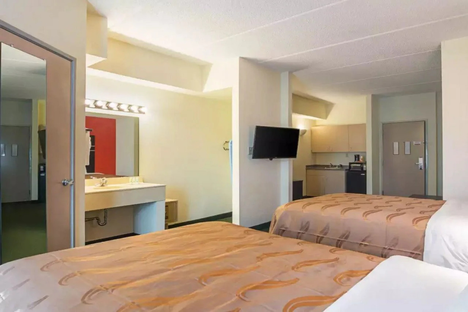 Quality Suites Atlanta Airport East