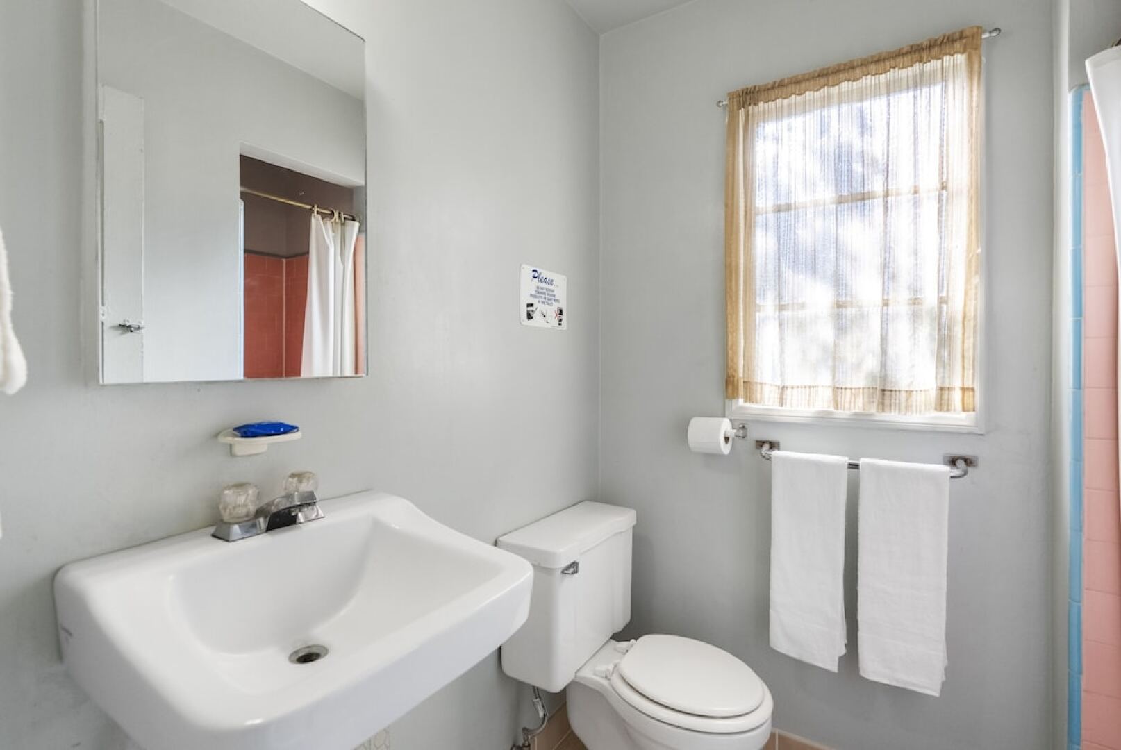 The New Star Motel with Studio-Kitchens: 1950s Extended-Stay Lodging and Retreat Center