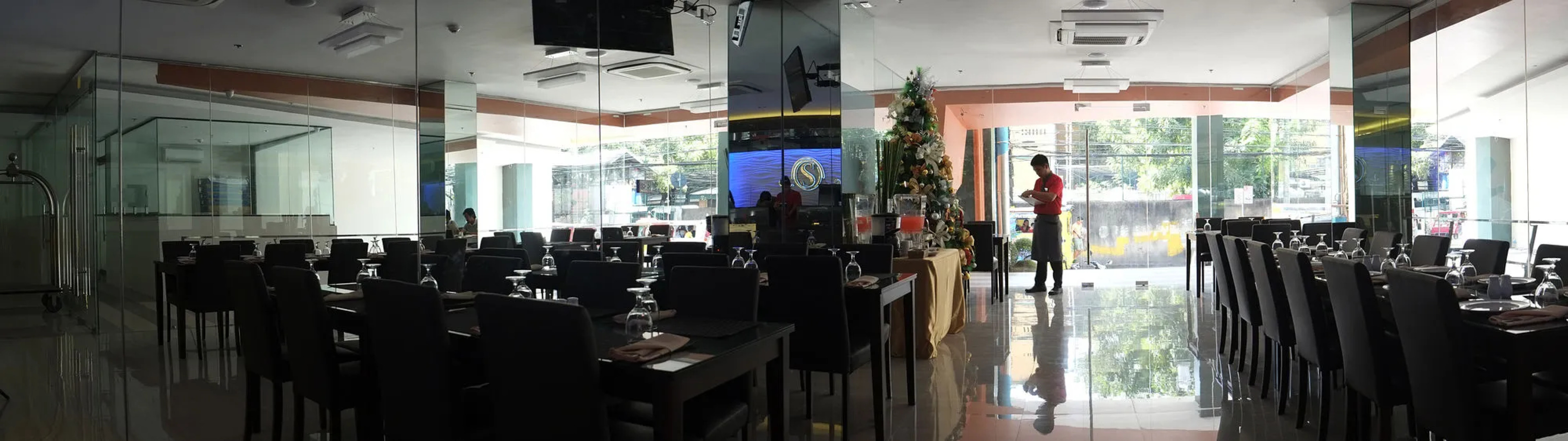 Southpole Central Hotel