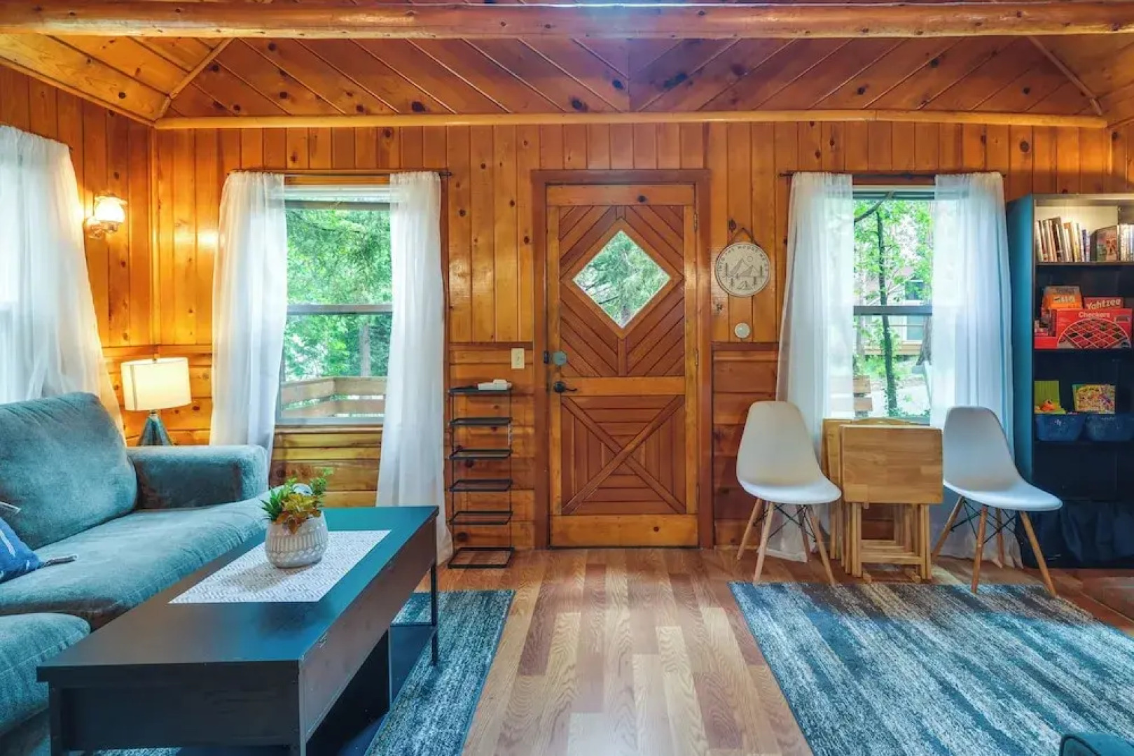 Fire Pit, Deck & Grill: Cozy Twain Harte Cabin!