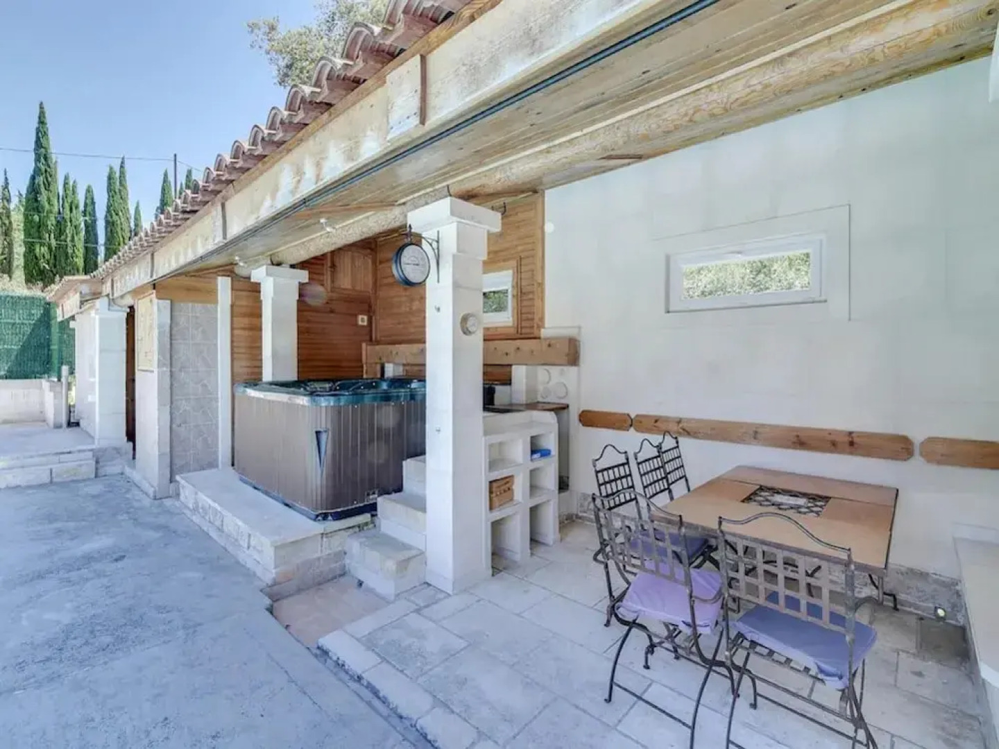 Villa With Swimming Pool Within the Luberon