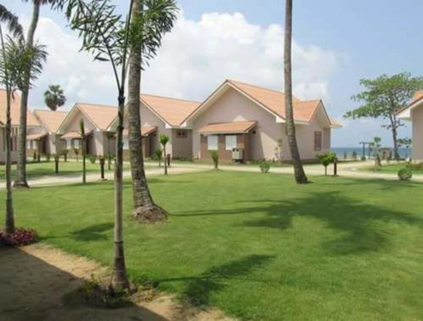 Grand Ngwe Saung Resort