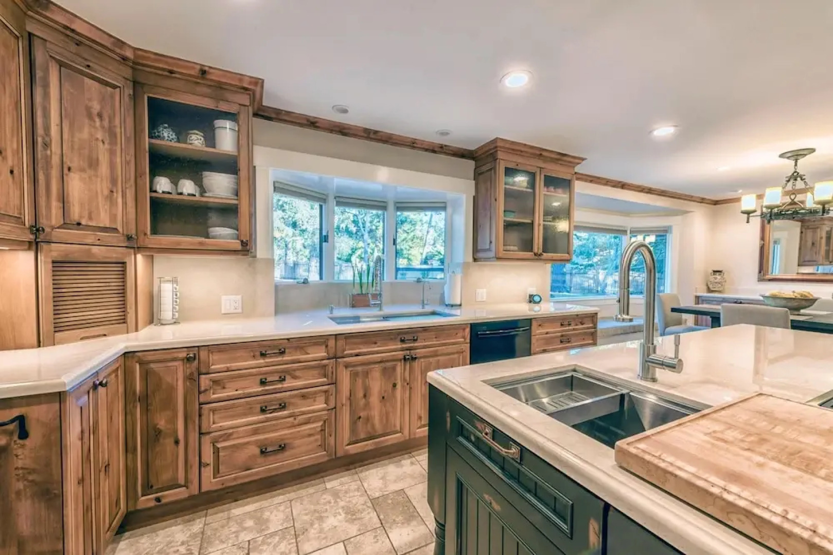 Lx47: Pebble Garden Retreat Home With Modern Kitchen