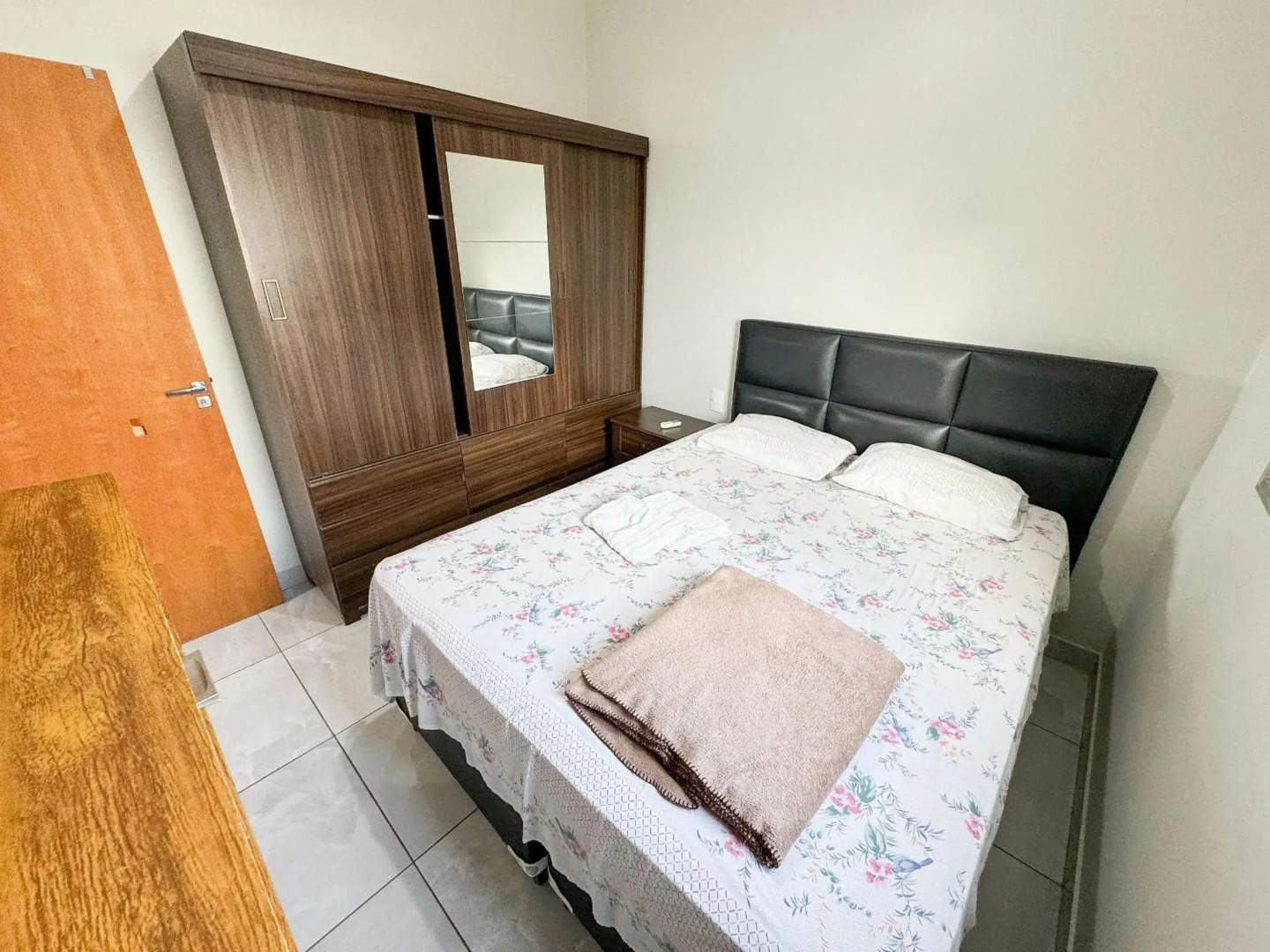 207- APARTAMENTO de 2 QUARTOS para até 5 HÓSPEDES