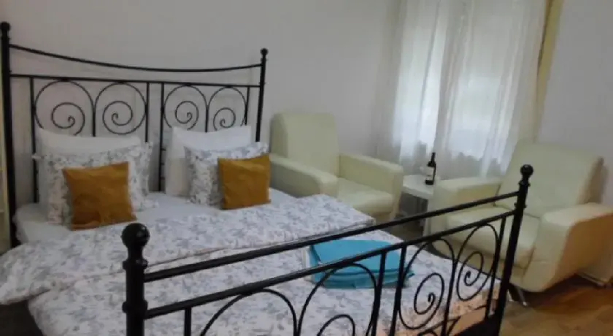 Cismigiu Room