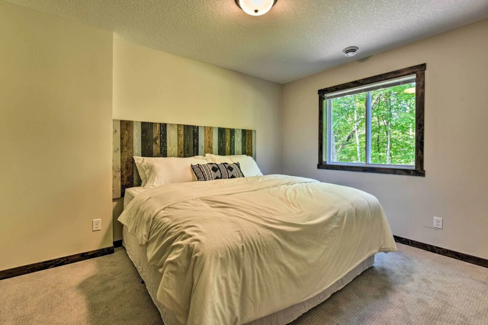 Modern Nisswa Escape w/ Deck: Walk to Gull Lake!