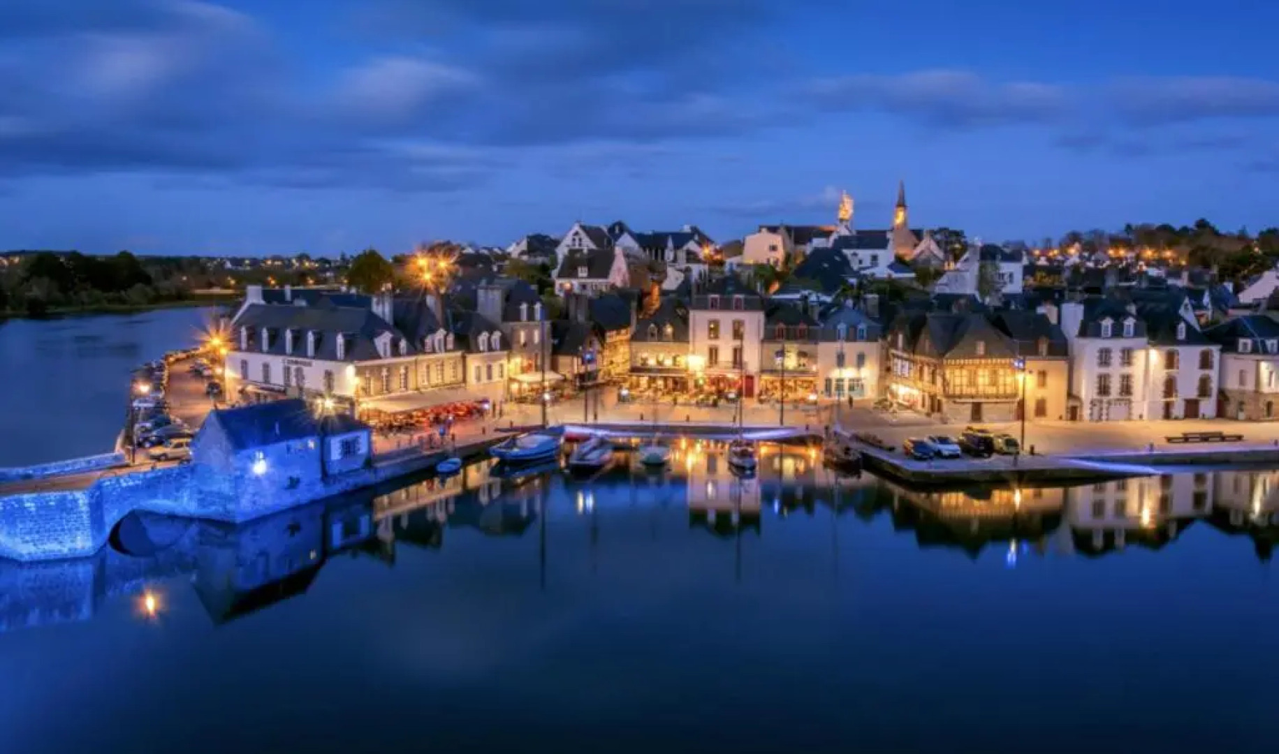 IDÉAL- En plein milieu du PORT de ST GOUSTAN à AURAY- Grand T2 - 50M2 -Belle Terrasse