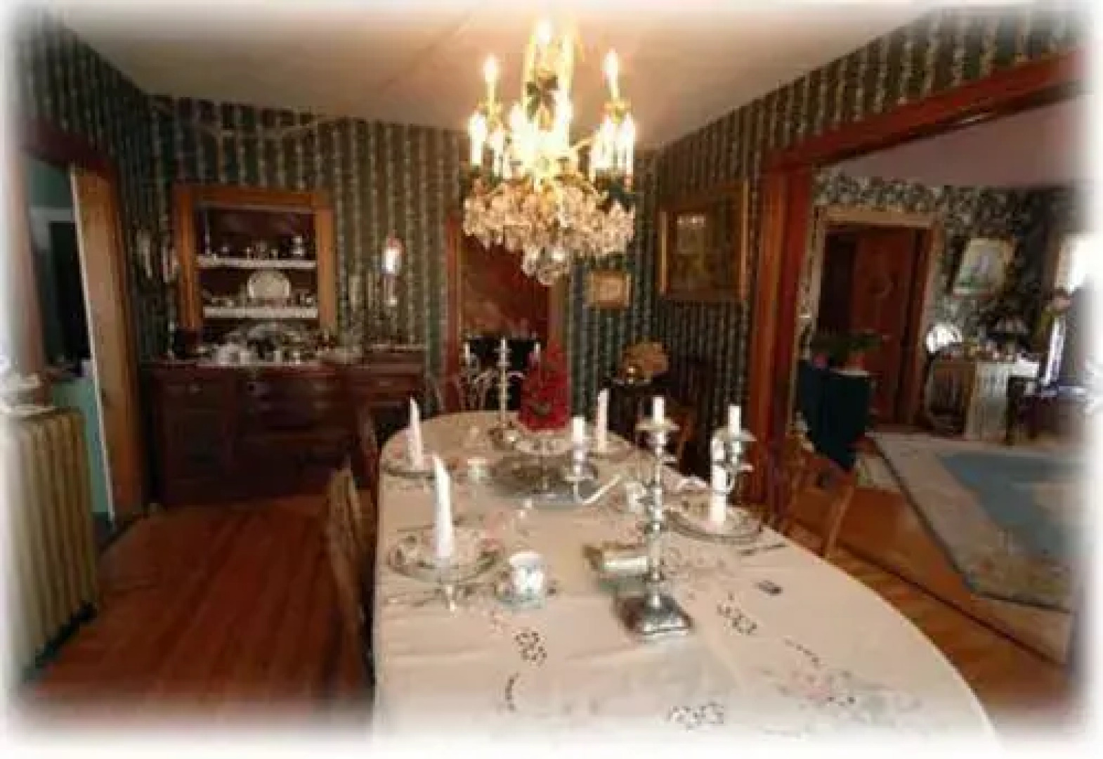 The Lion and The Rose Bed & Breakfast