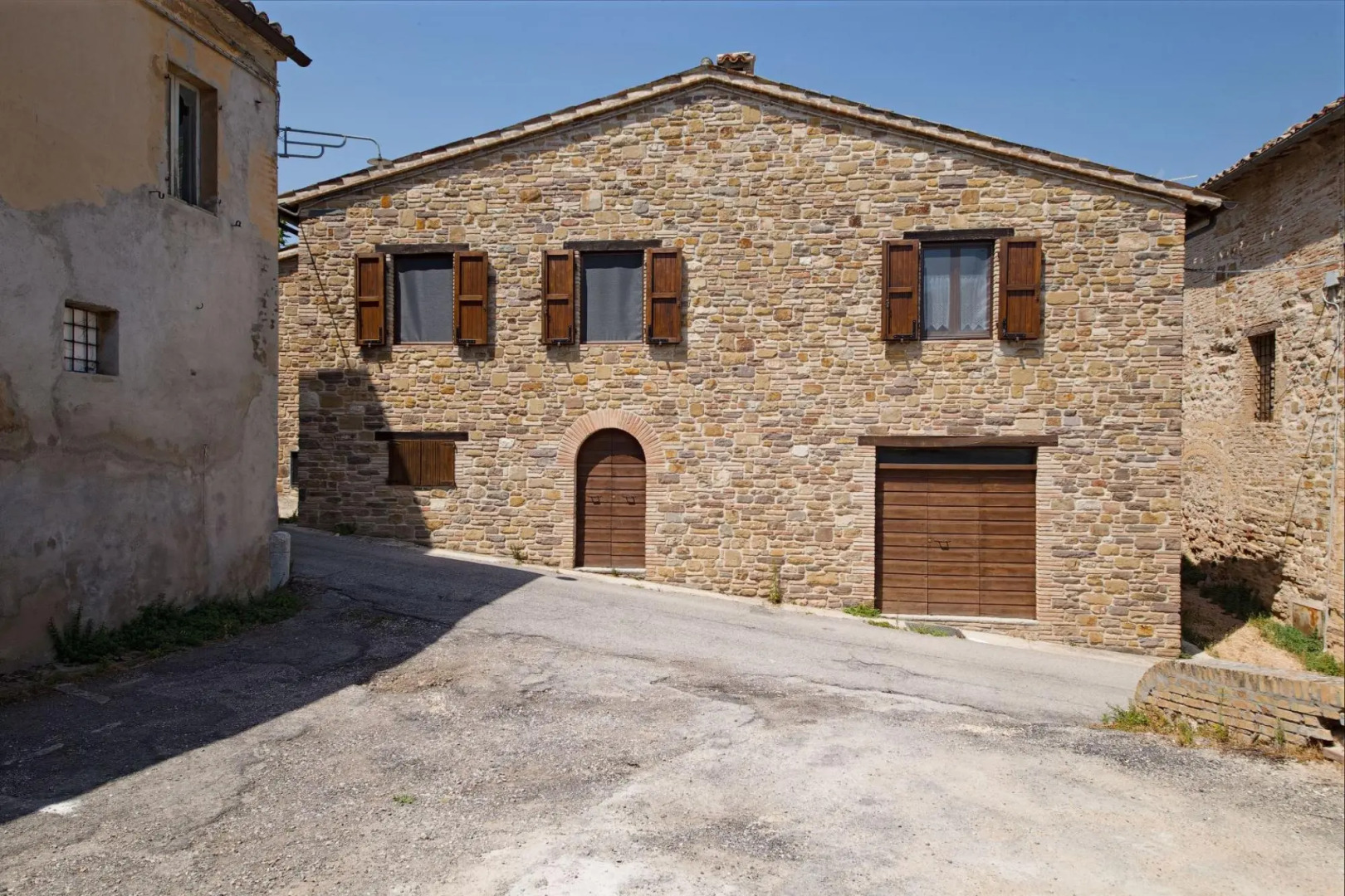 Quiet property set in a genuine context between nature and culture.-CASA PARIS