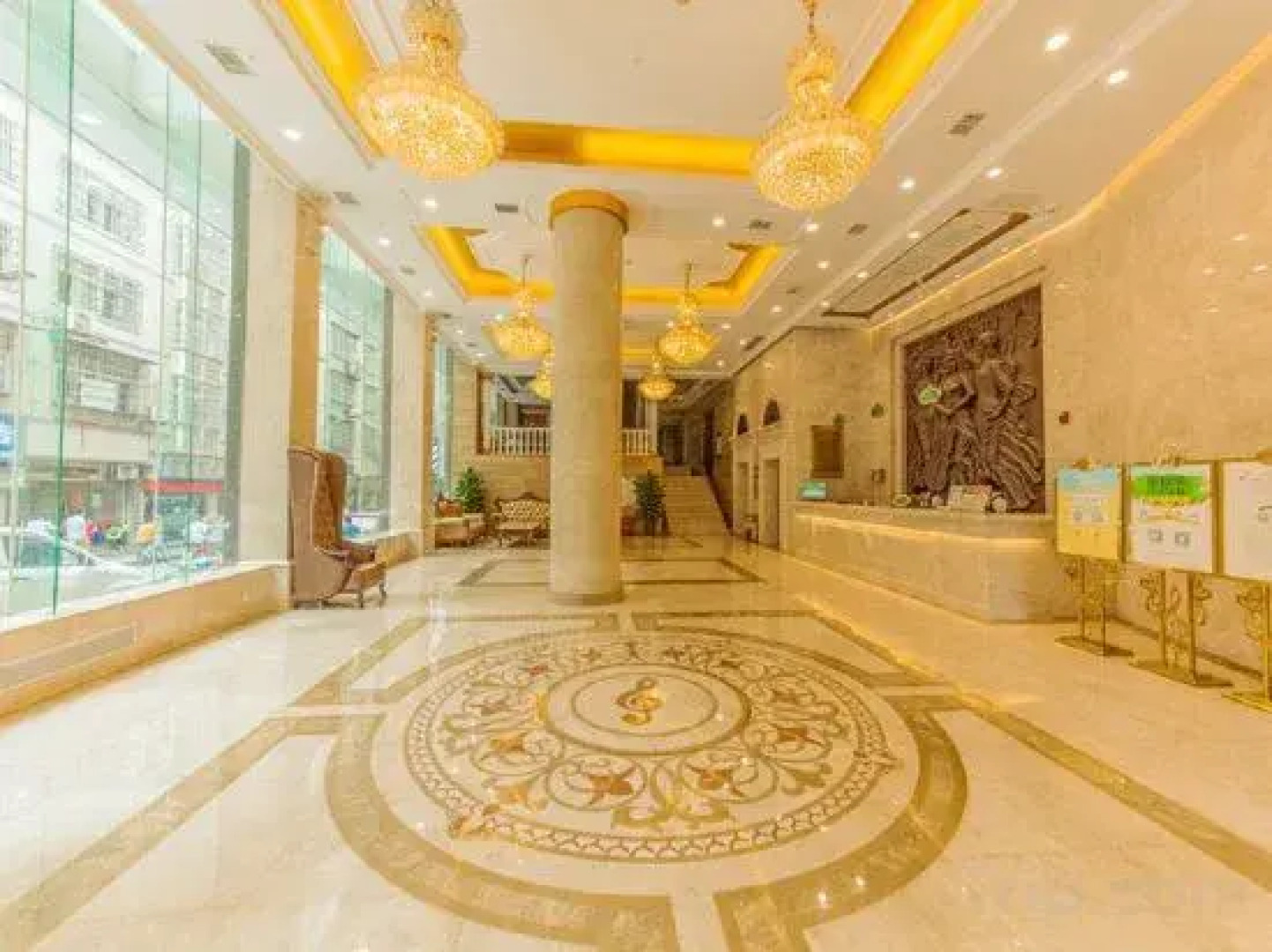 Vienna Hotel (Jishou Railway Station)