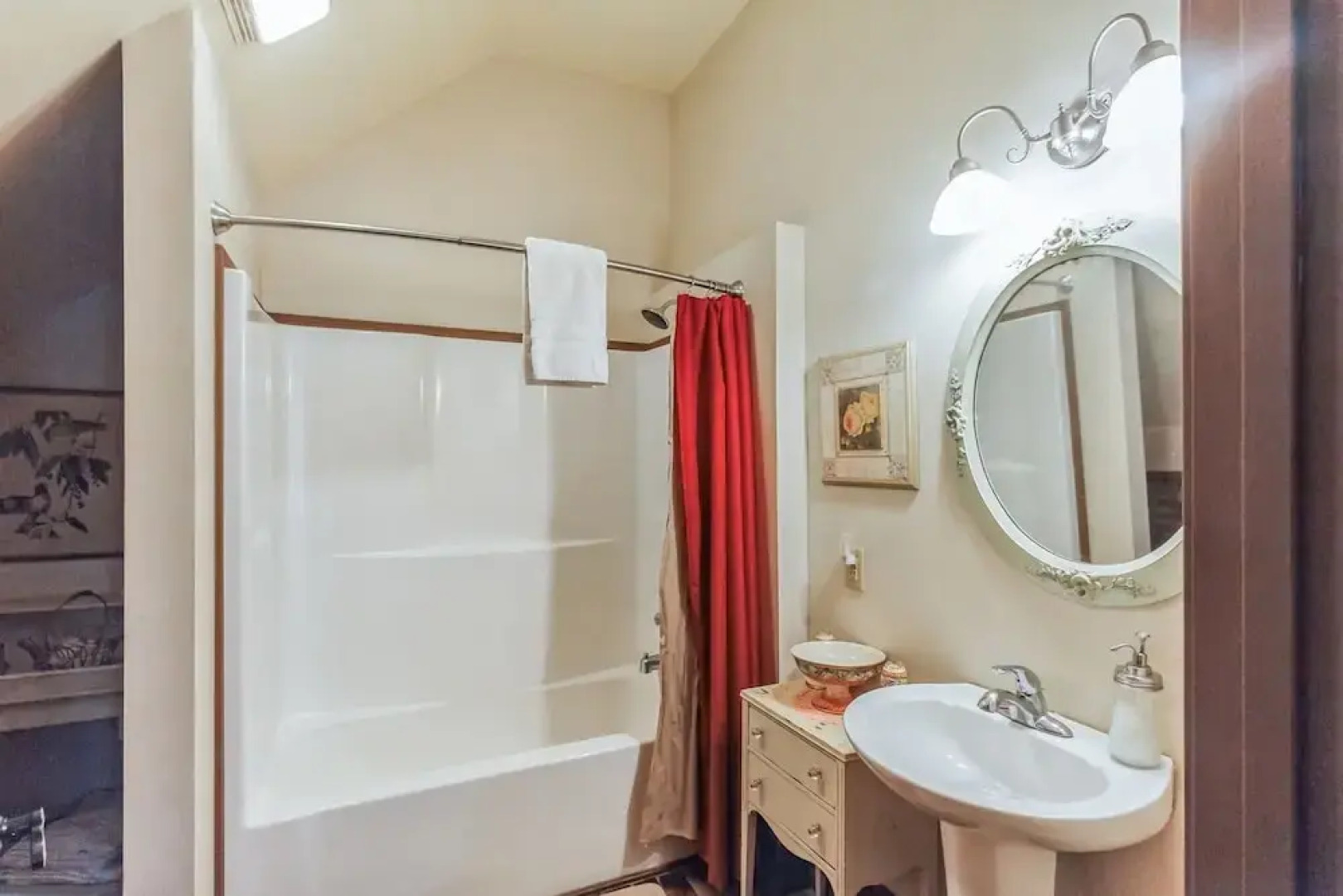 Dickinson Room by Main Street Bed & Breakfast