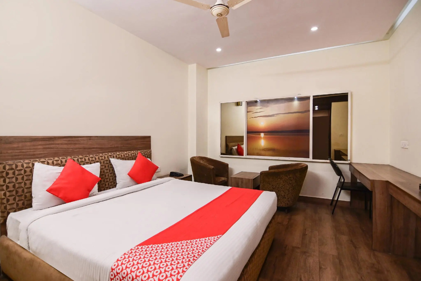 Townhouse OAK Hotel Edesia