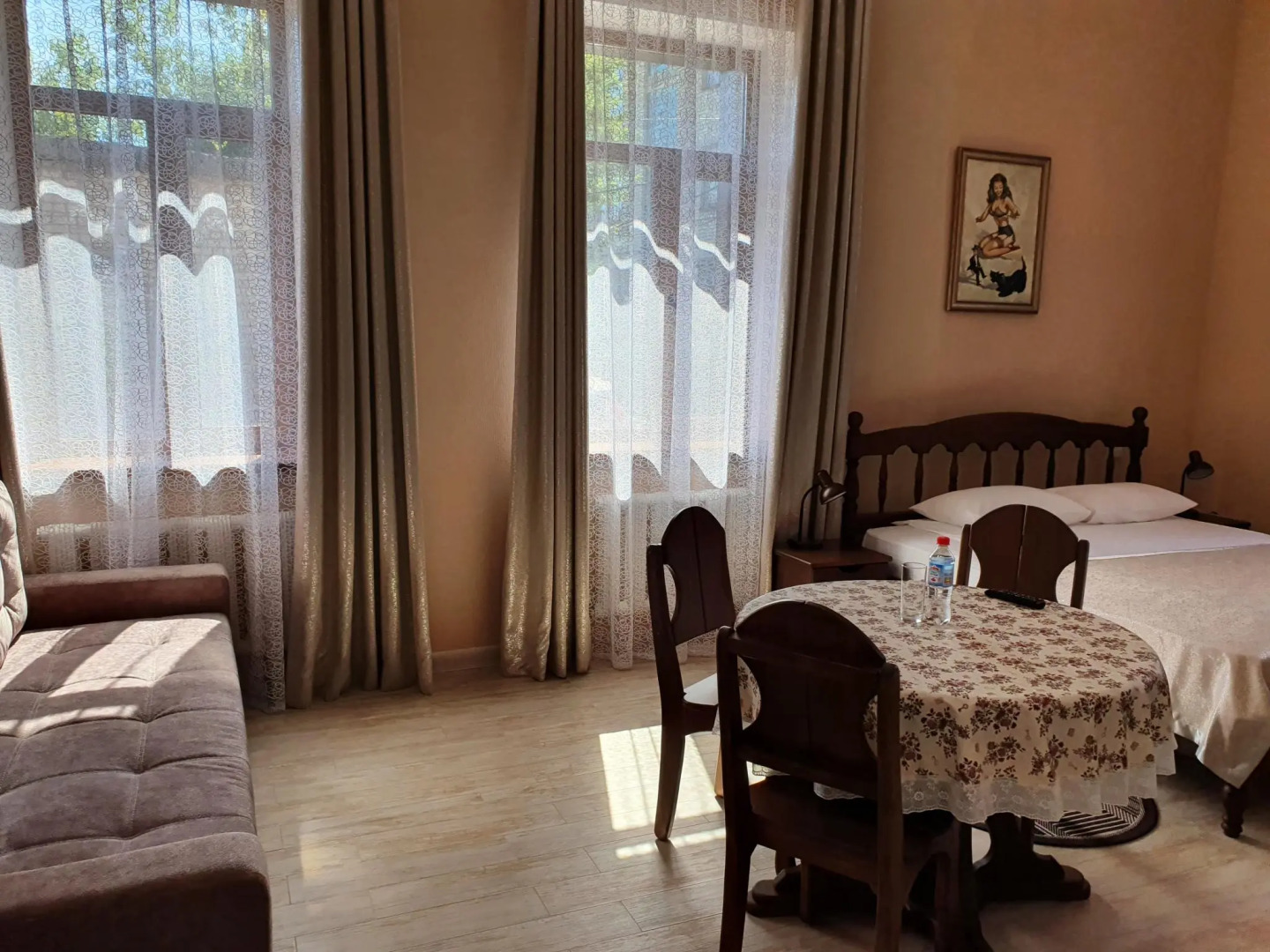 Anna and King  (on Zheleznodorozhnoy)