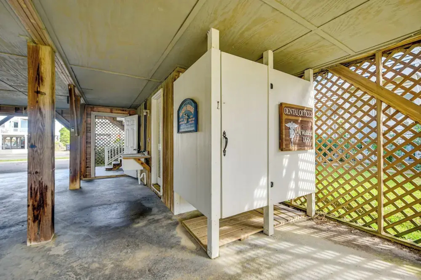 Home on Ocean Isle Beach w/ Catwalk & Deck