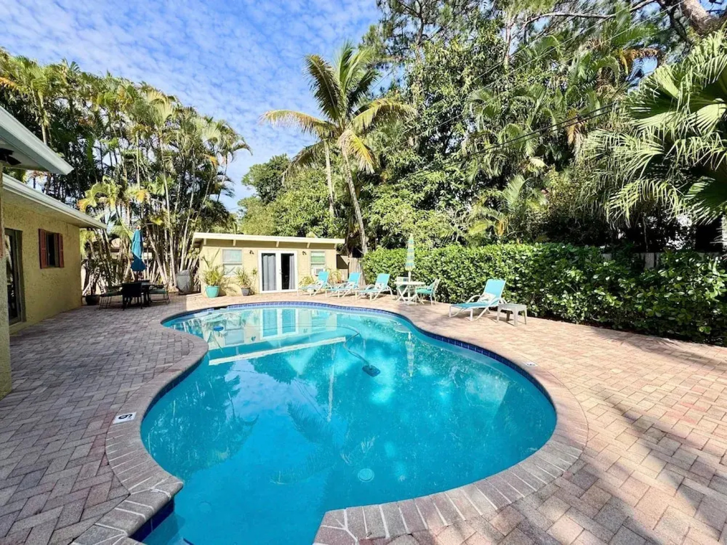 Vidal Manor 4BR Oasis w Pool Cabana- Wilton Dr