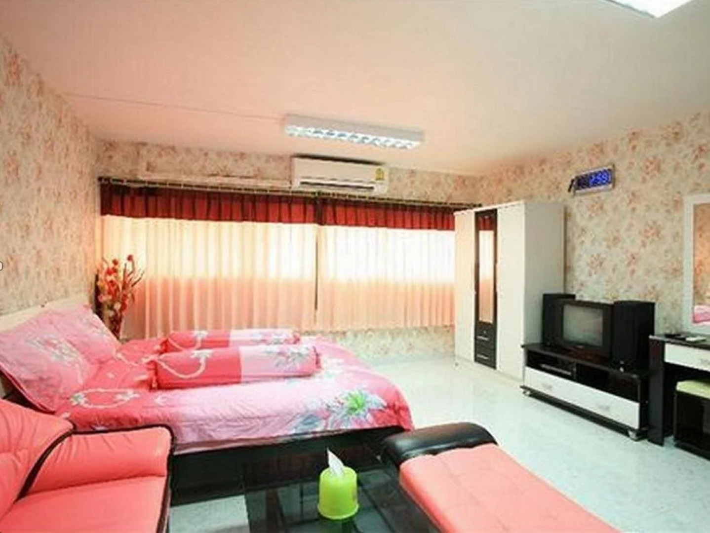 Deluxe at Popular Condo