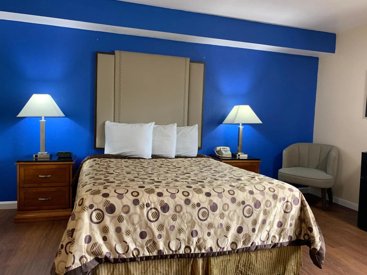 California Inn and Suites Bakersfield