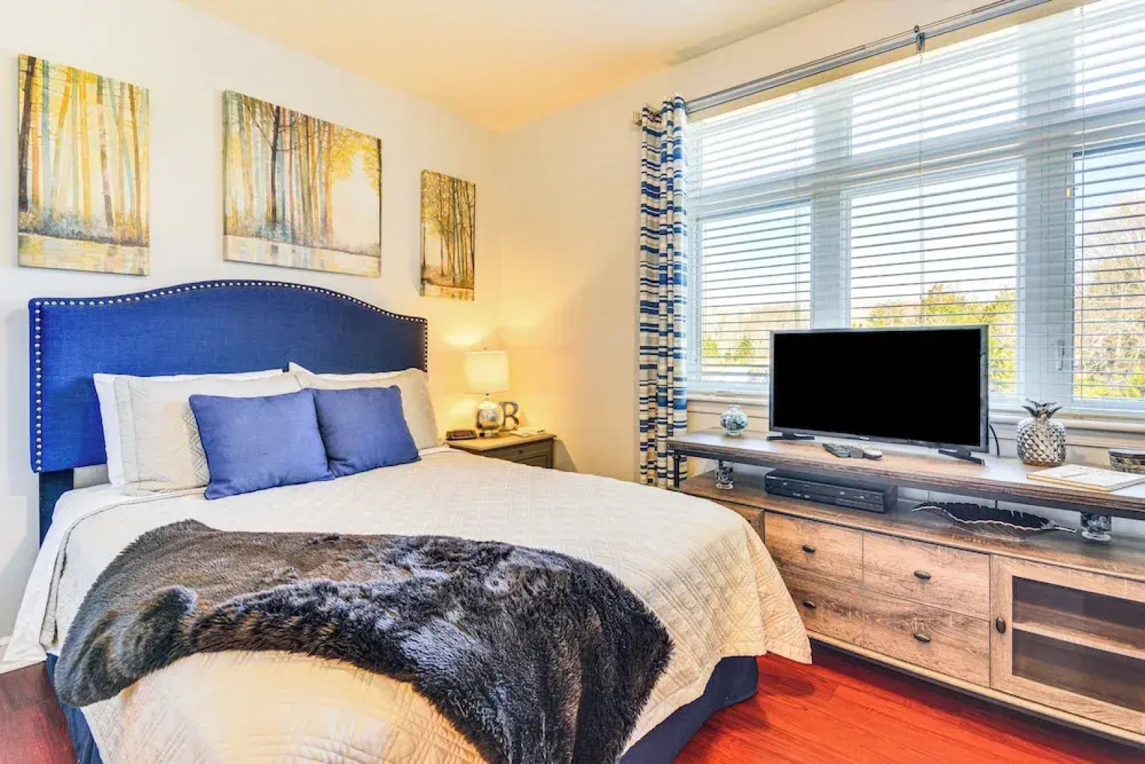 Pool & Lake Access: Mariners Landing Resort Studio