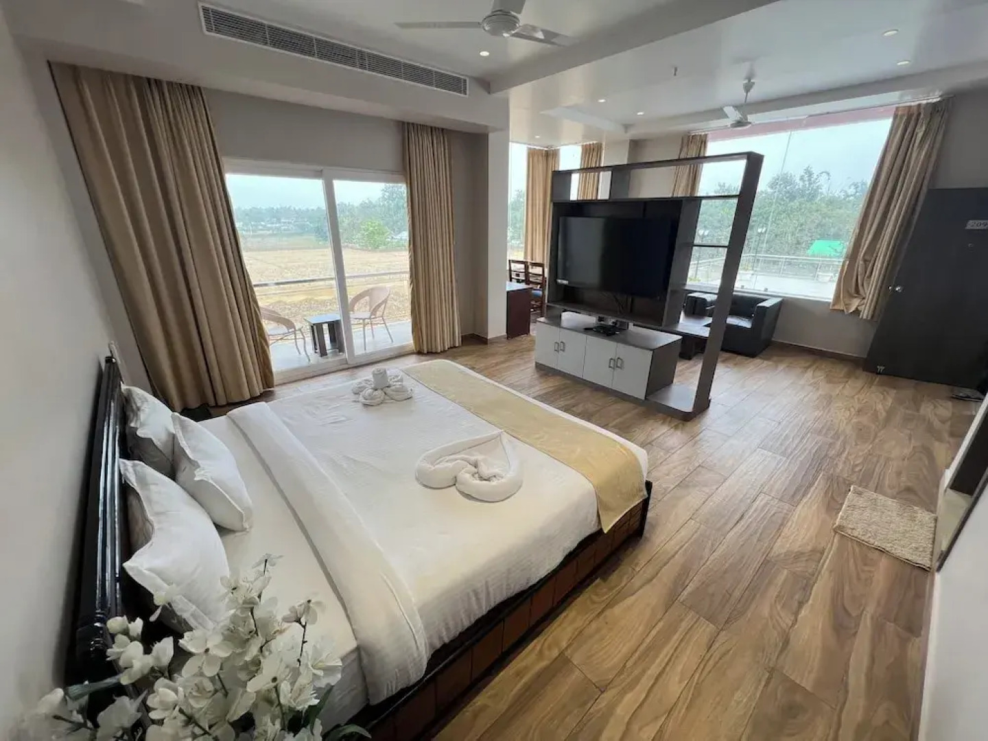 Finns Weaver Resort Kaziranga