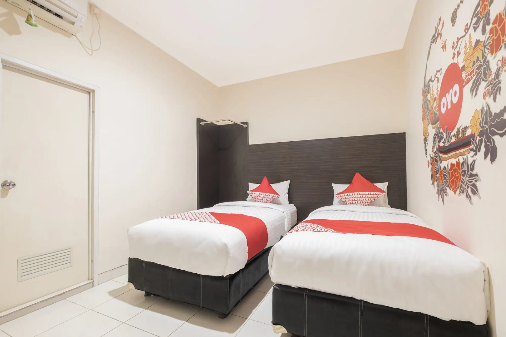 OYO 317 New Legend Hotel