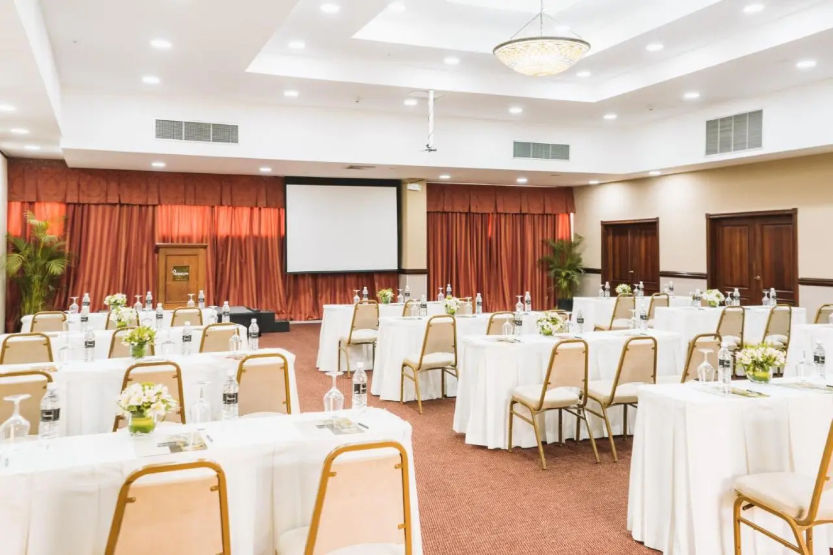 Hodelpa Garden Suites Golf & Convention Center