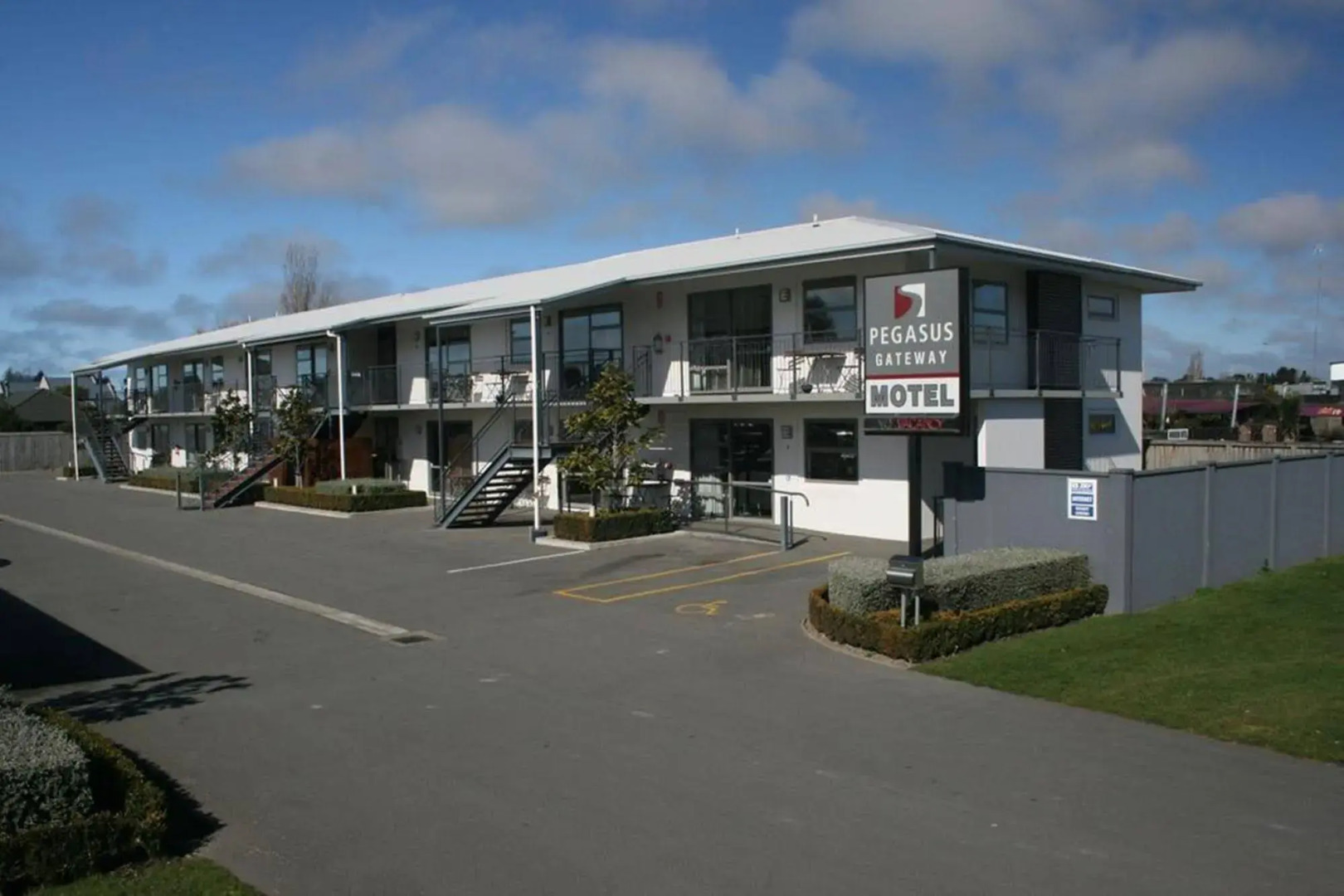 Pegasus Gateway Motels and Apartments