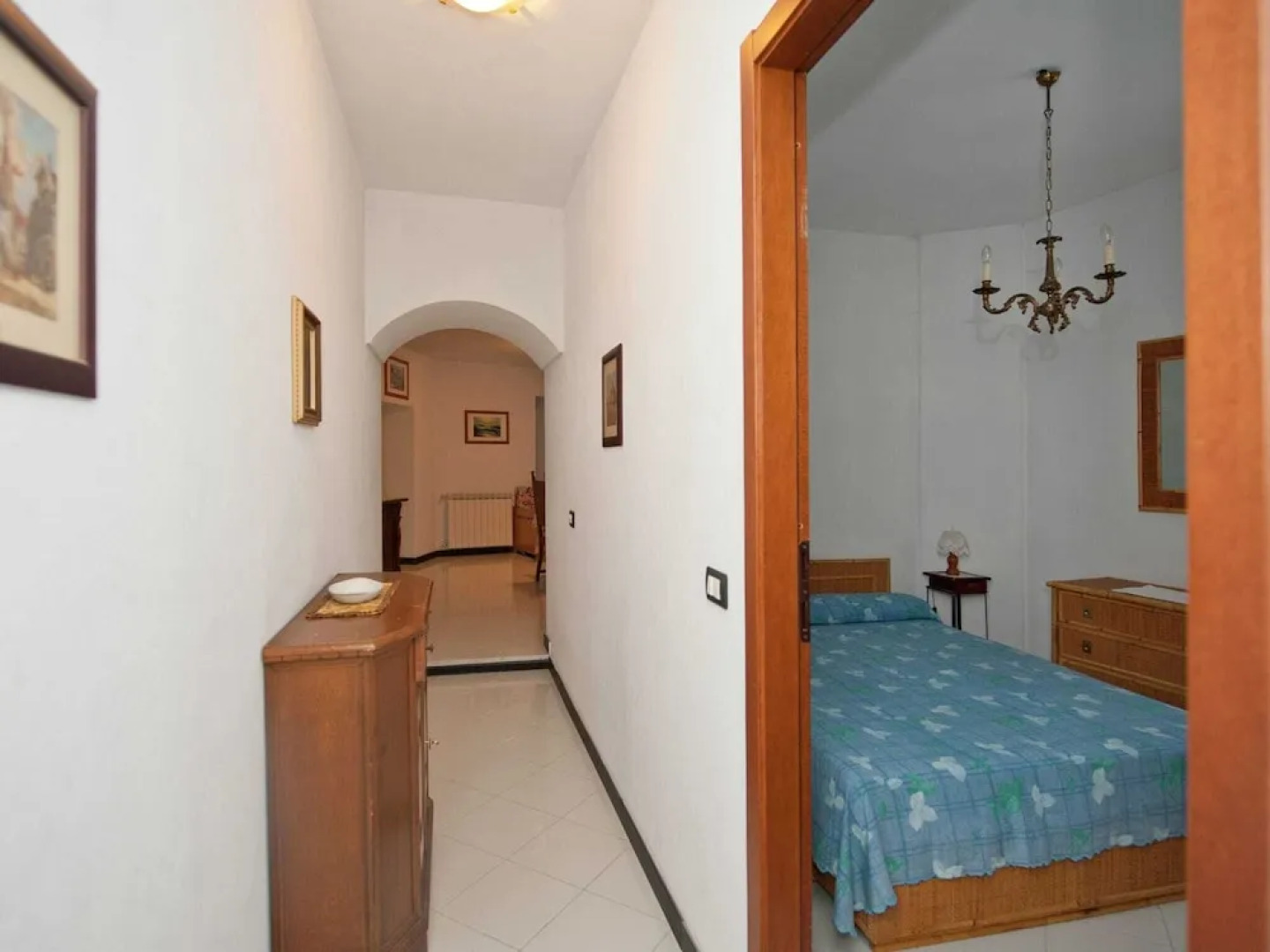 20 km from the 5 Terre, in a small town, 3-room apartment, terrace with view