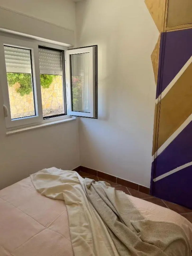 Small, 2 bedroom house, 50 m from the sea