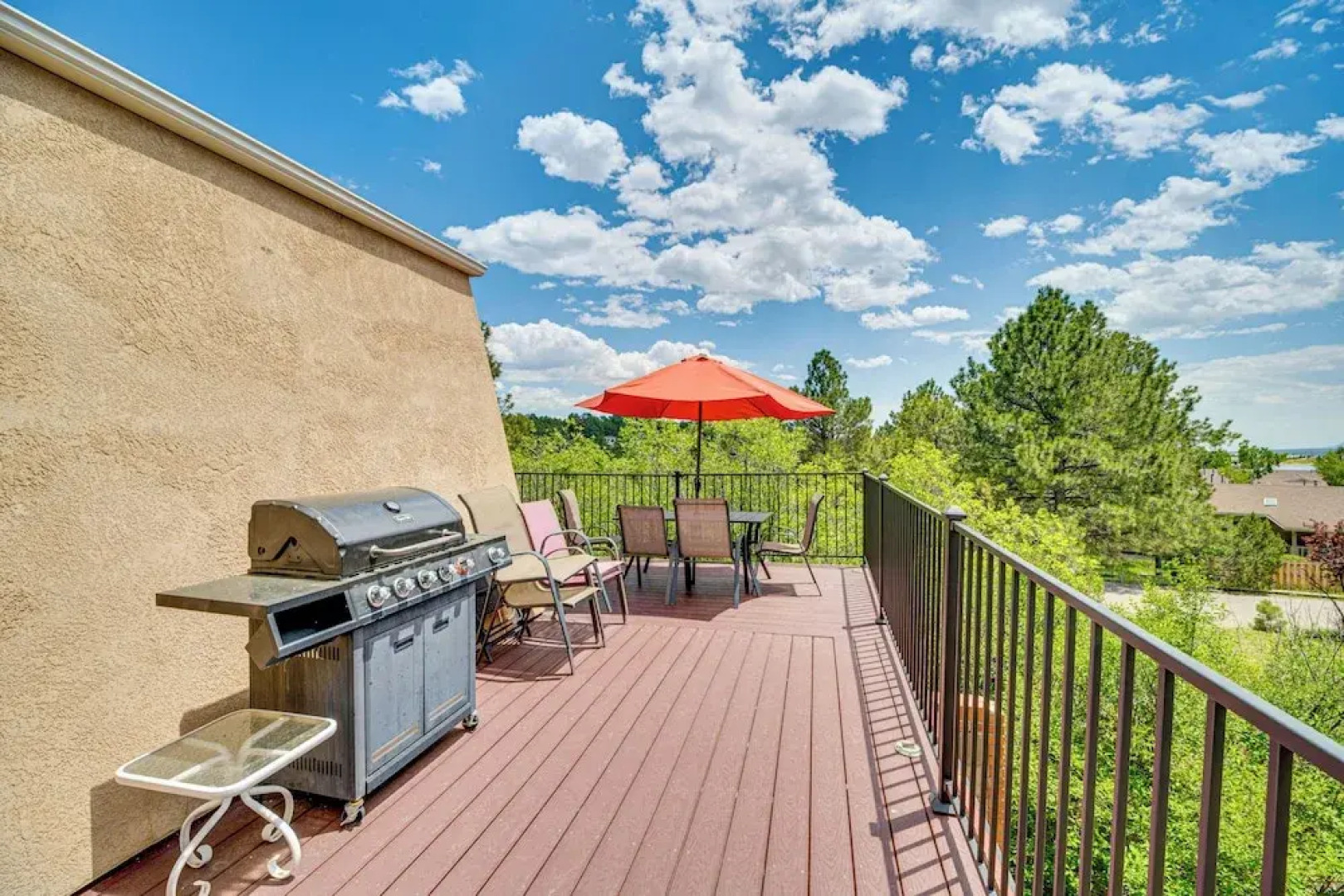 Breweries, Hiking Trails & Museums: Monument House