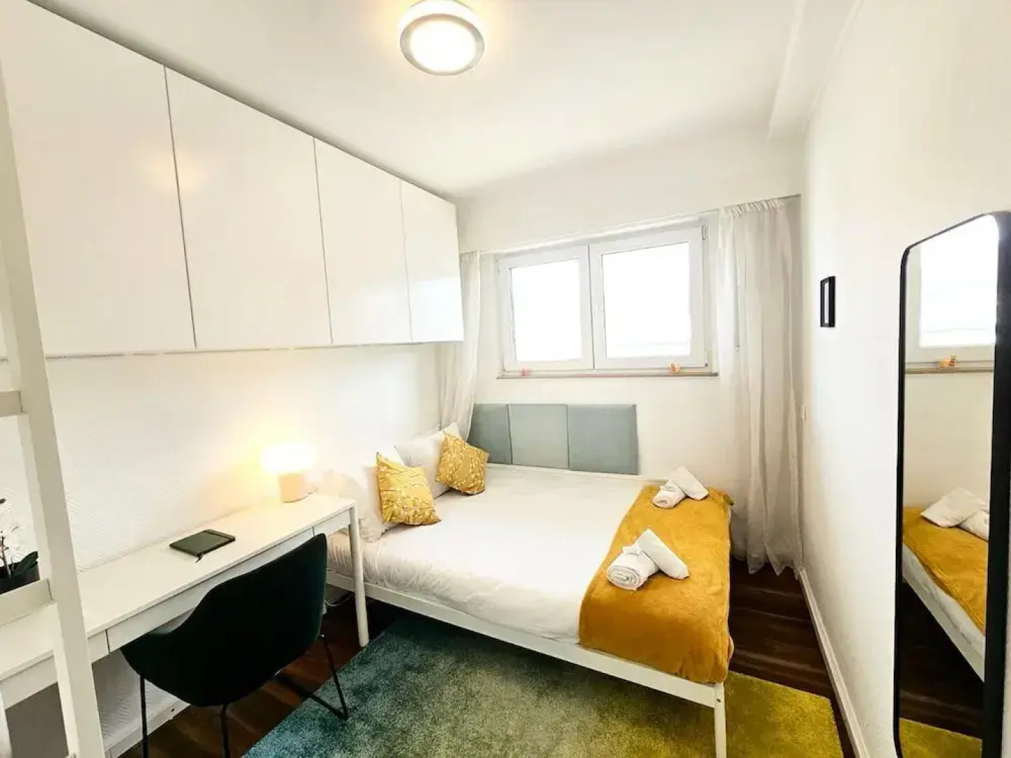 Charming 3 bedrooms with a cozy terrace