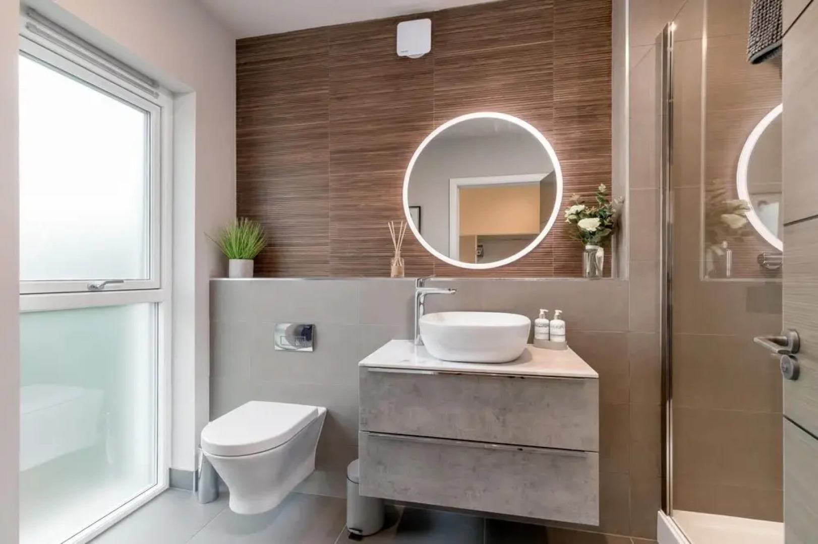 HOT TUB Entire 3 bed Penthouse East Lothian Luxury Apartment w Gdn Hot Tub, Musselburgh