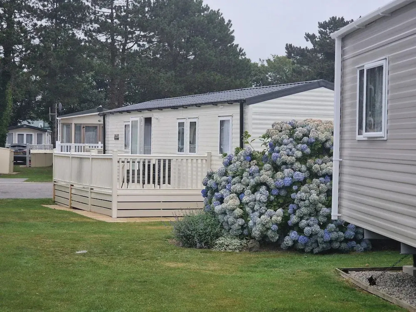 Welcoming 3 Bedroom Caravan 2 Min Walk to Beach