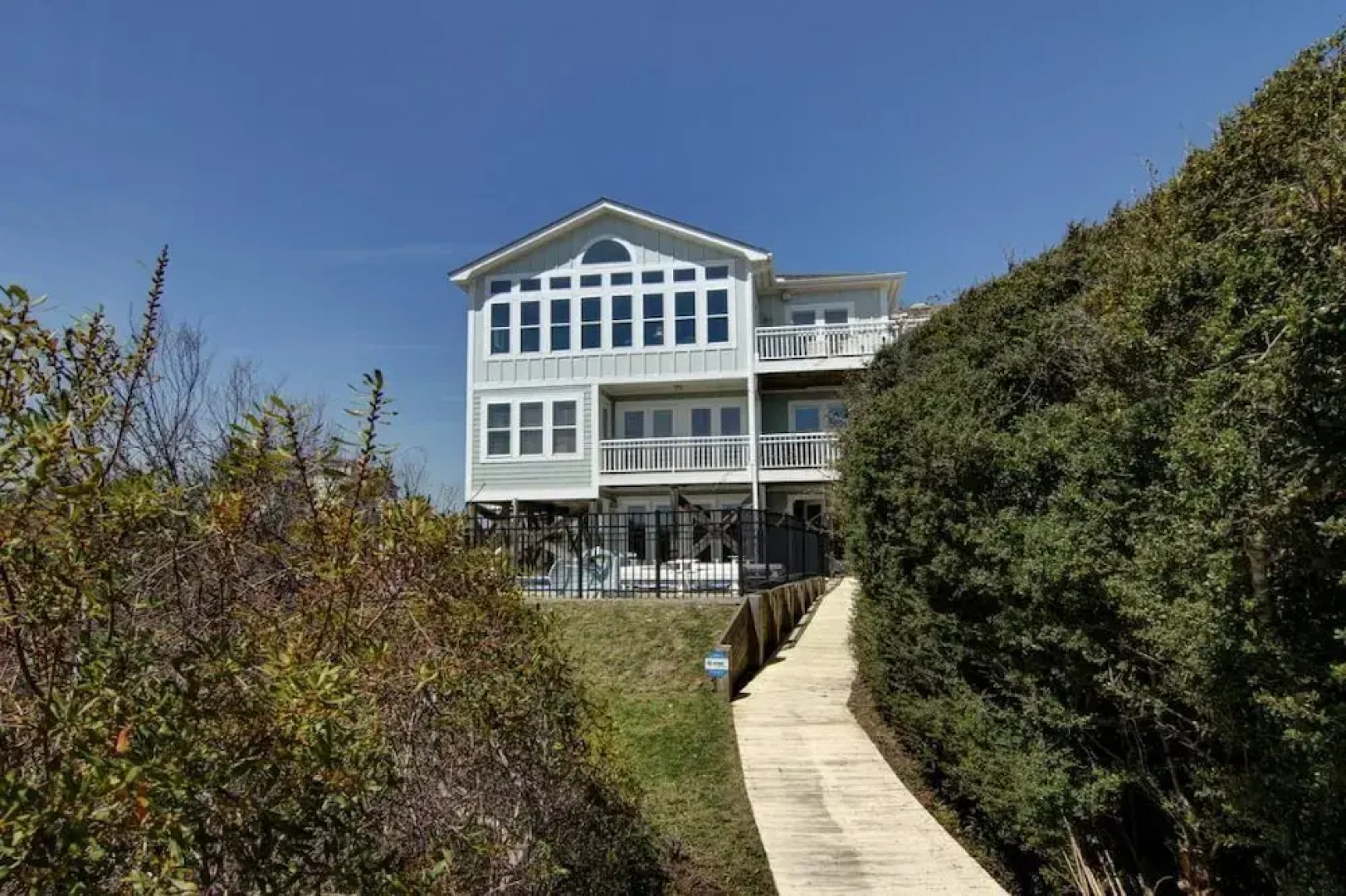 Dune Escape 5 Bedroom Home by RedAwning