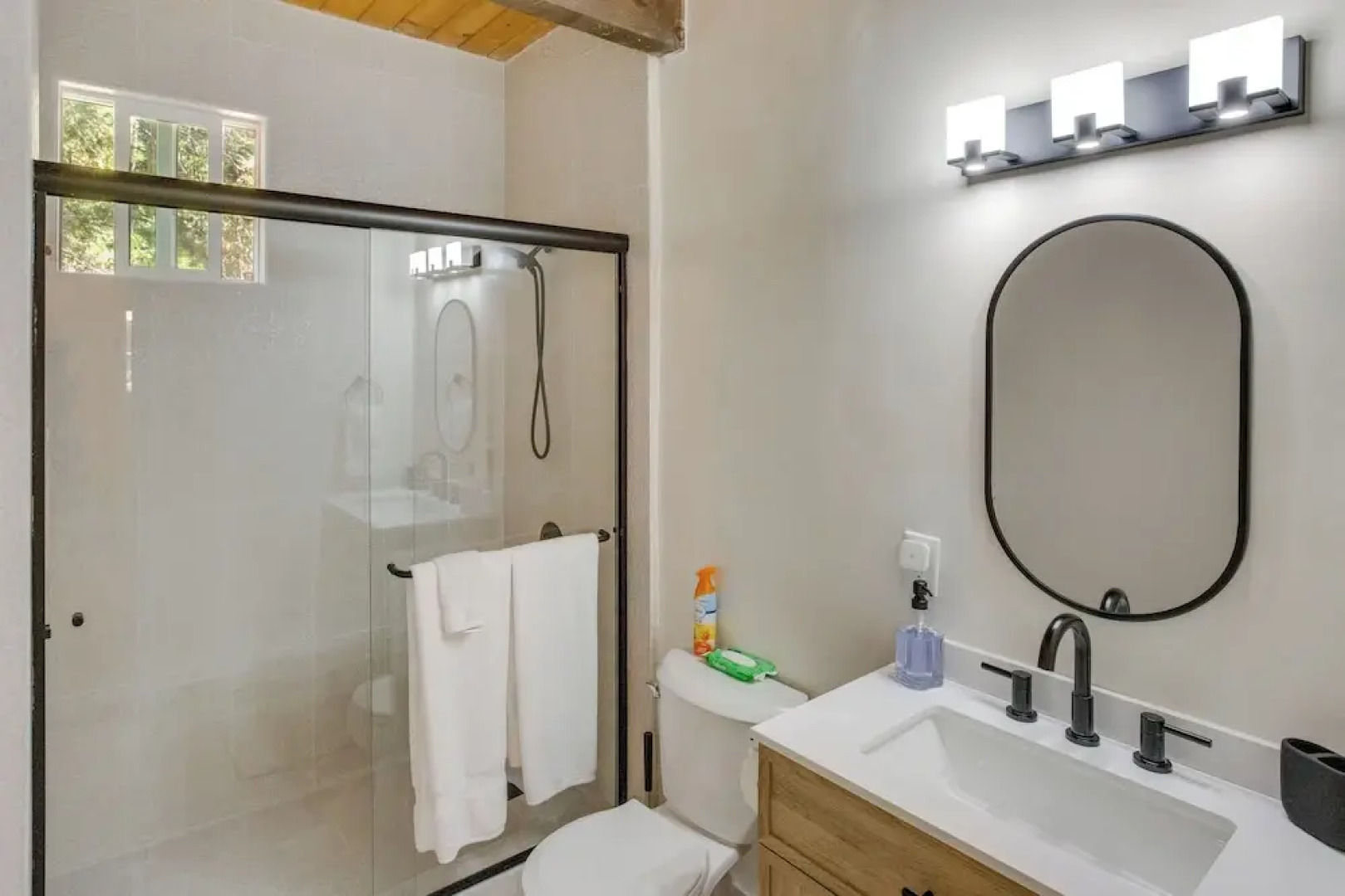 Charming Lake Arrowhead Cabin w/ Deck & Game Room!