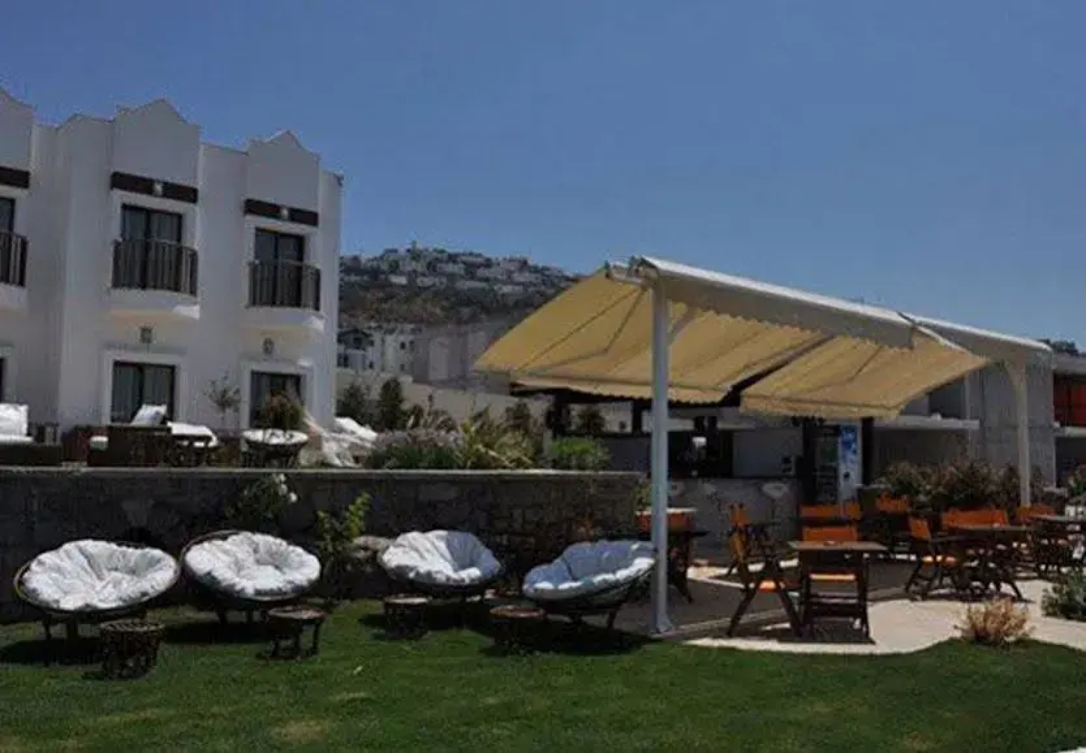 Small Beach Hotel