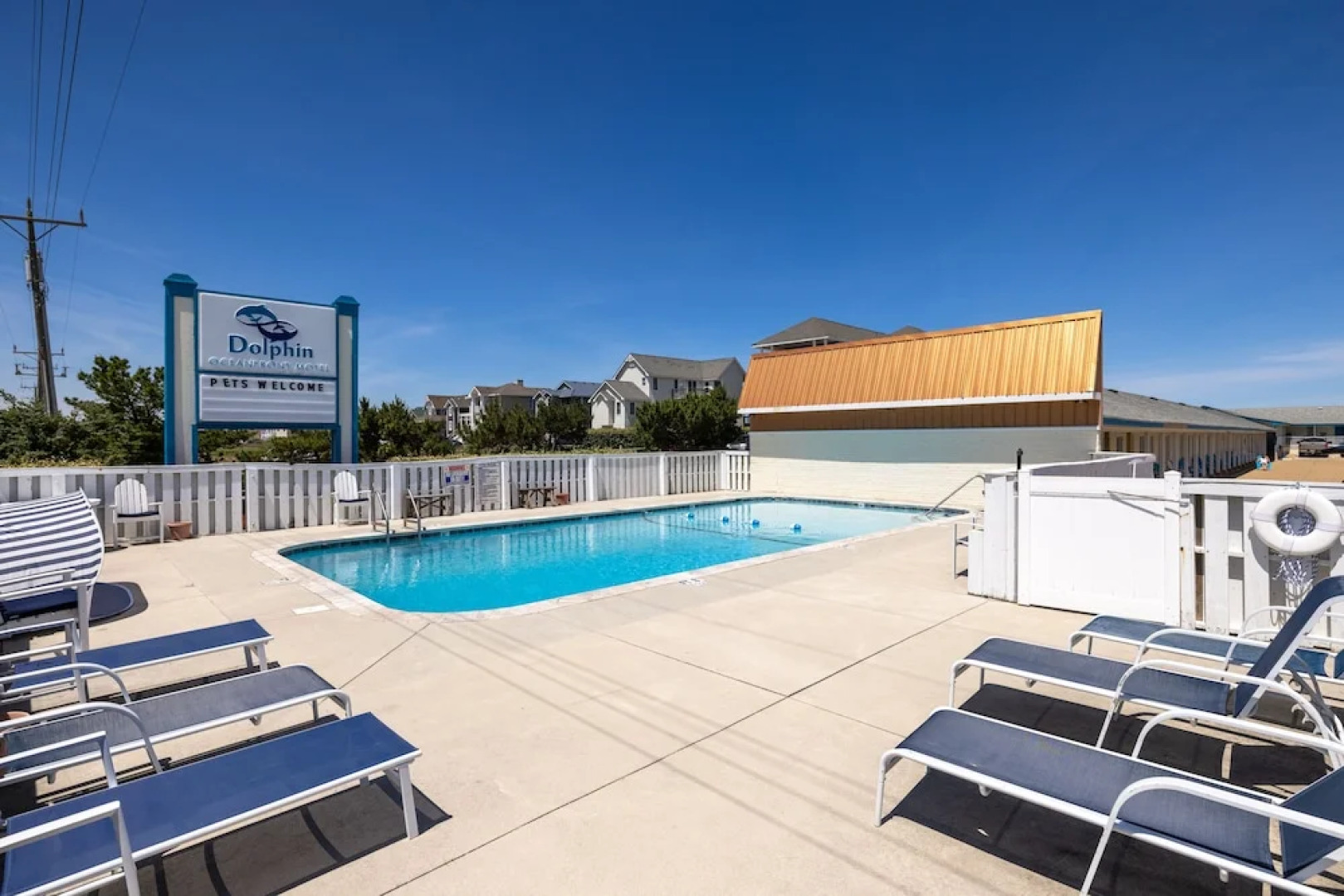 Dolphin Oceanfront Motel