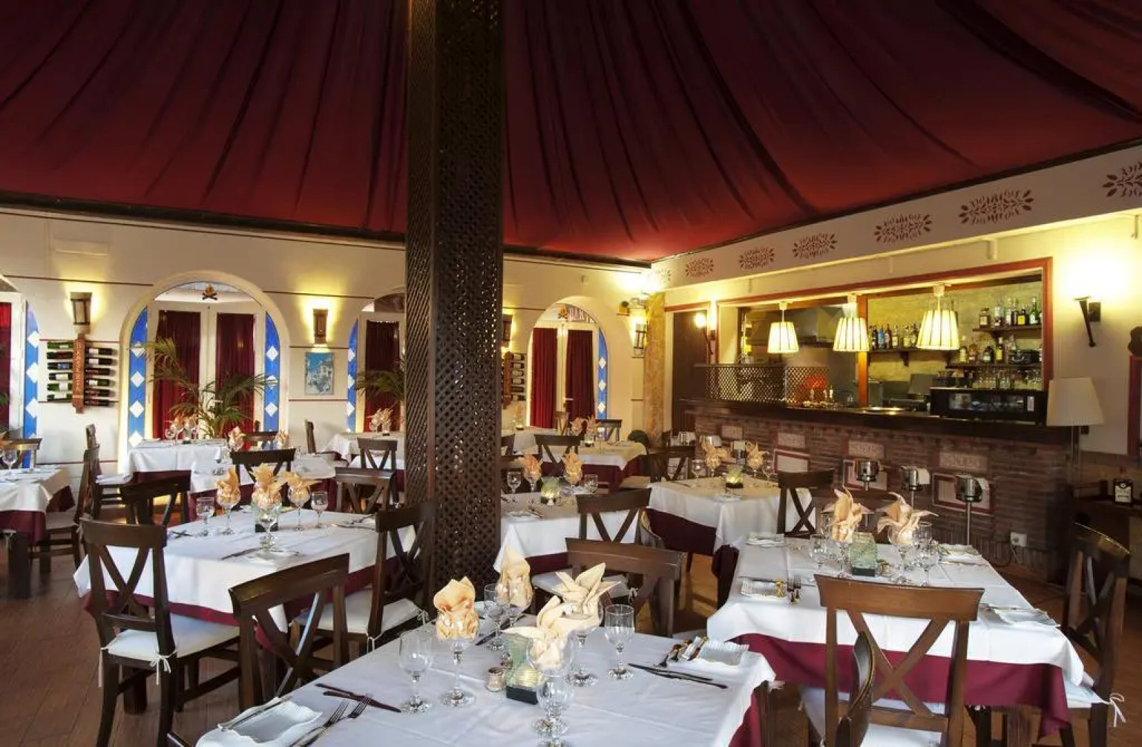 Отель Los Arcos