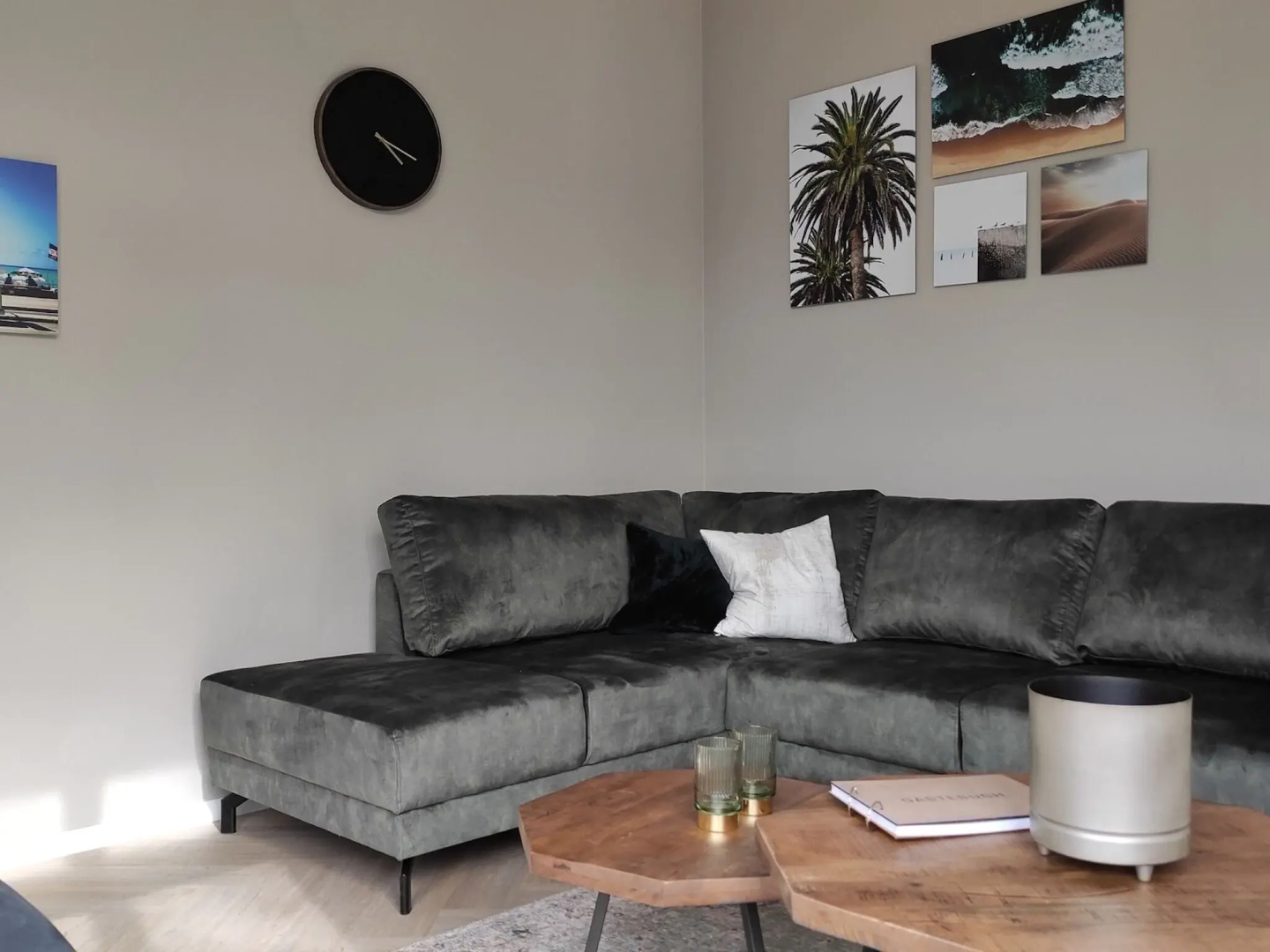 Wellness chalet with a sauna, in a holiday park directly on a recreational lake