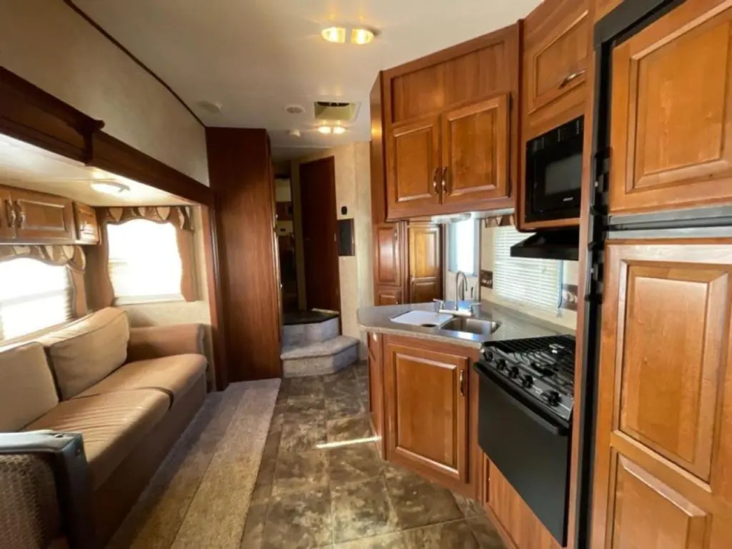 Gorgeous Glamping RV plus Indoor Hot Tub
