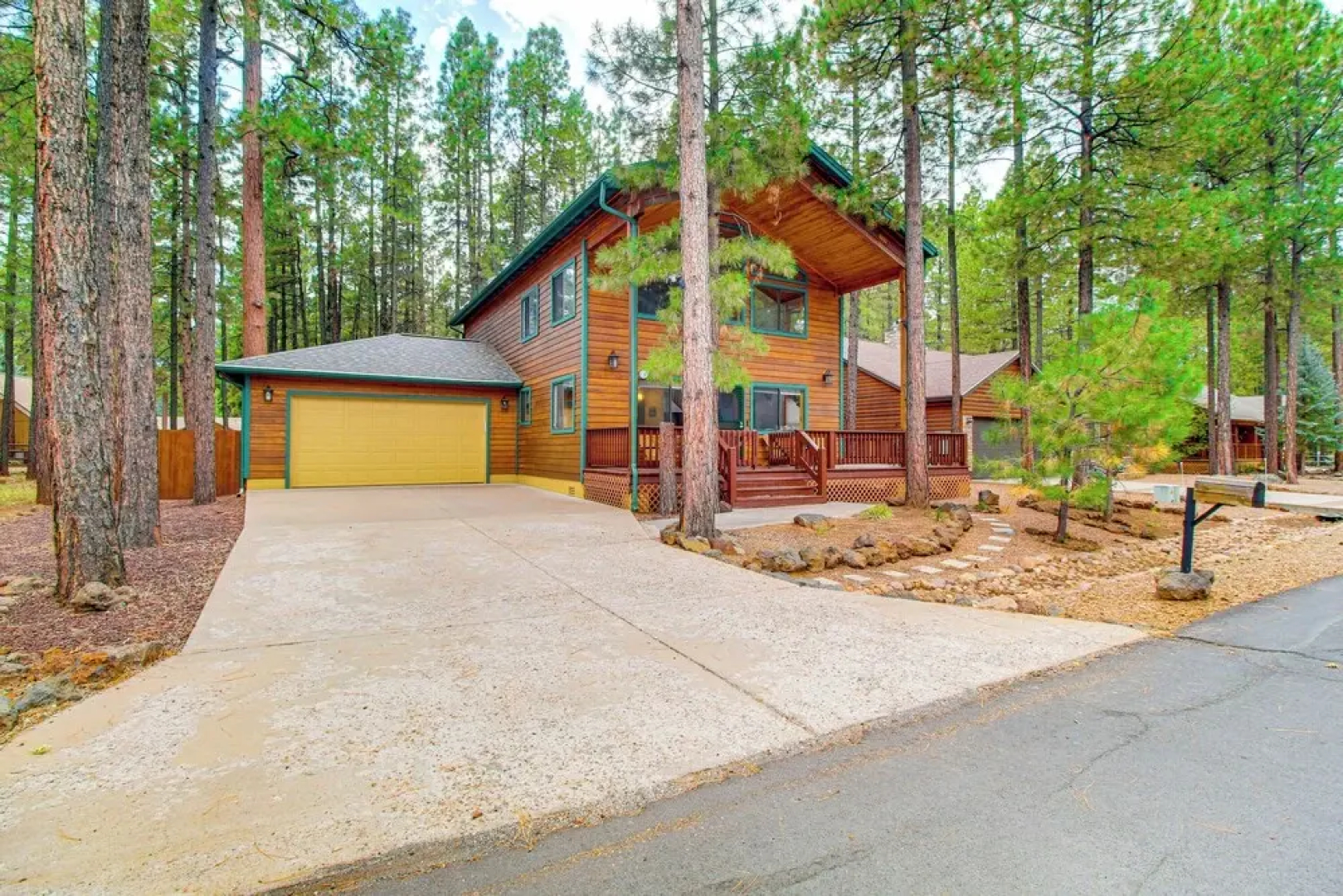 Pet-friendly Cabin w/ Fire Pit in Pinetop!