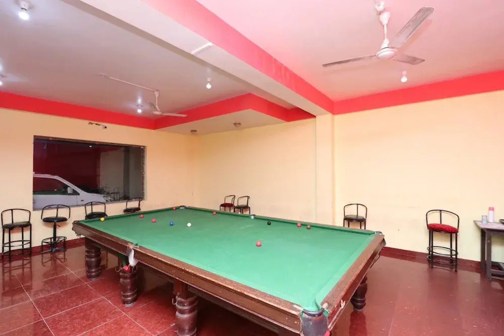 OYO 26672 Funky Town