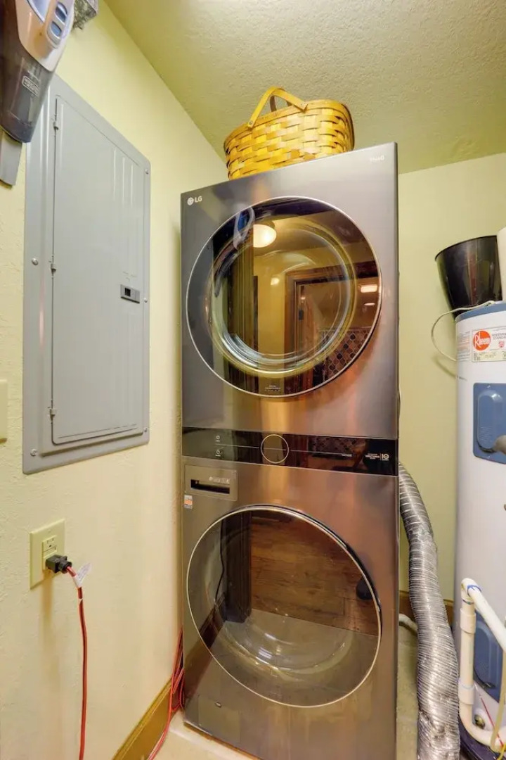 Hike On-site! Home 8 Mi to Wolf Ridge Ski Resort