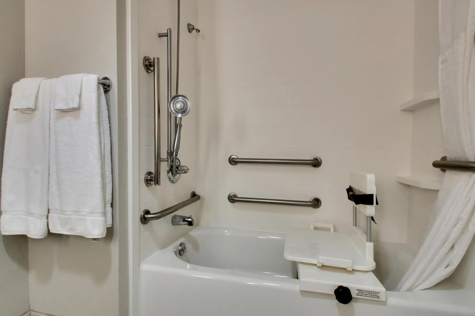 Holiday Inn Express & Suites - Interstate 380 at 33rd Avenue by IHG