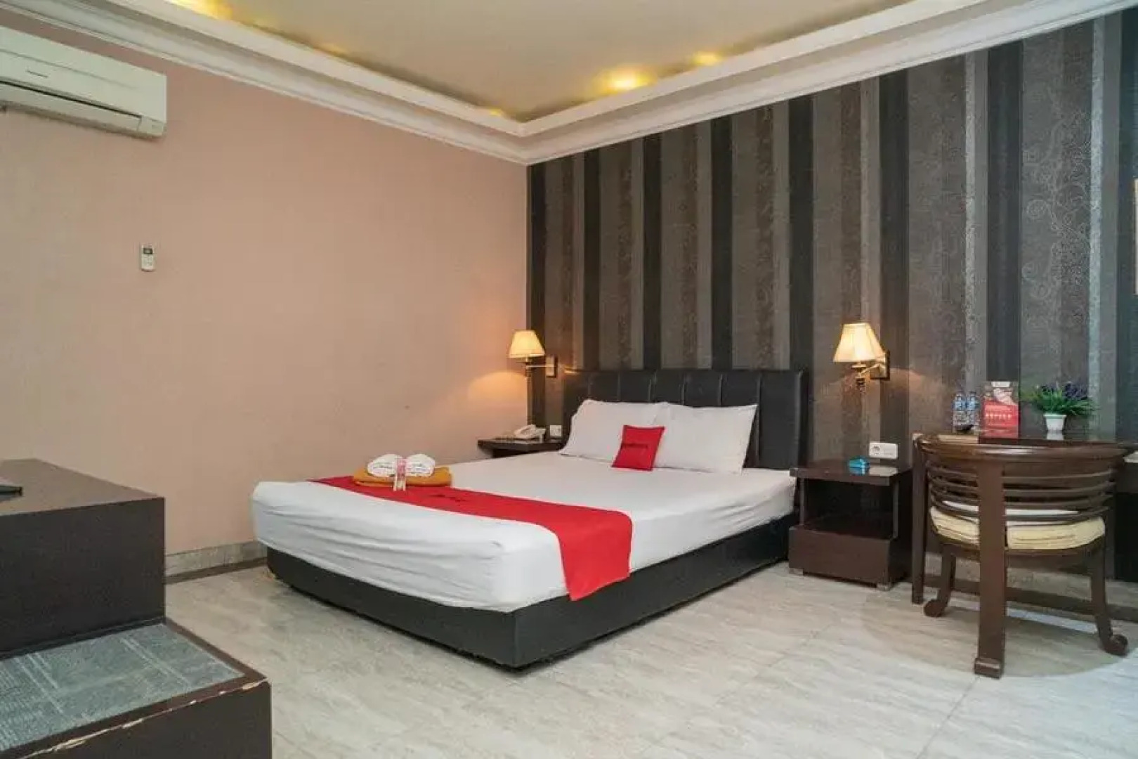 RedDoorz Plus near Simpang Tiga Tritayasa Cilegon