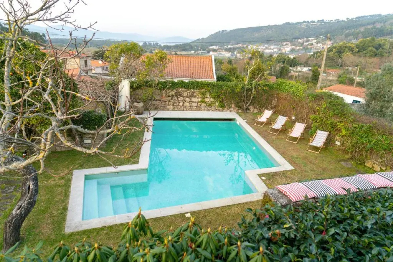 Liiiving in Moledo Historical Pool Villa