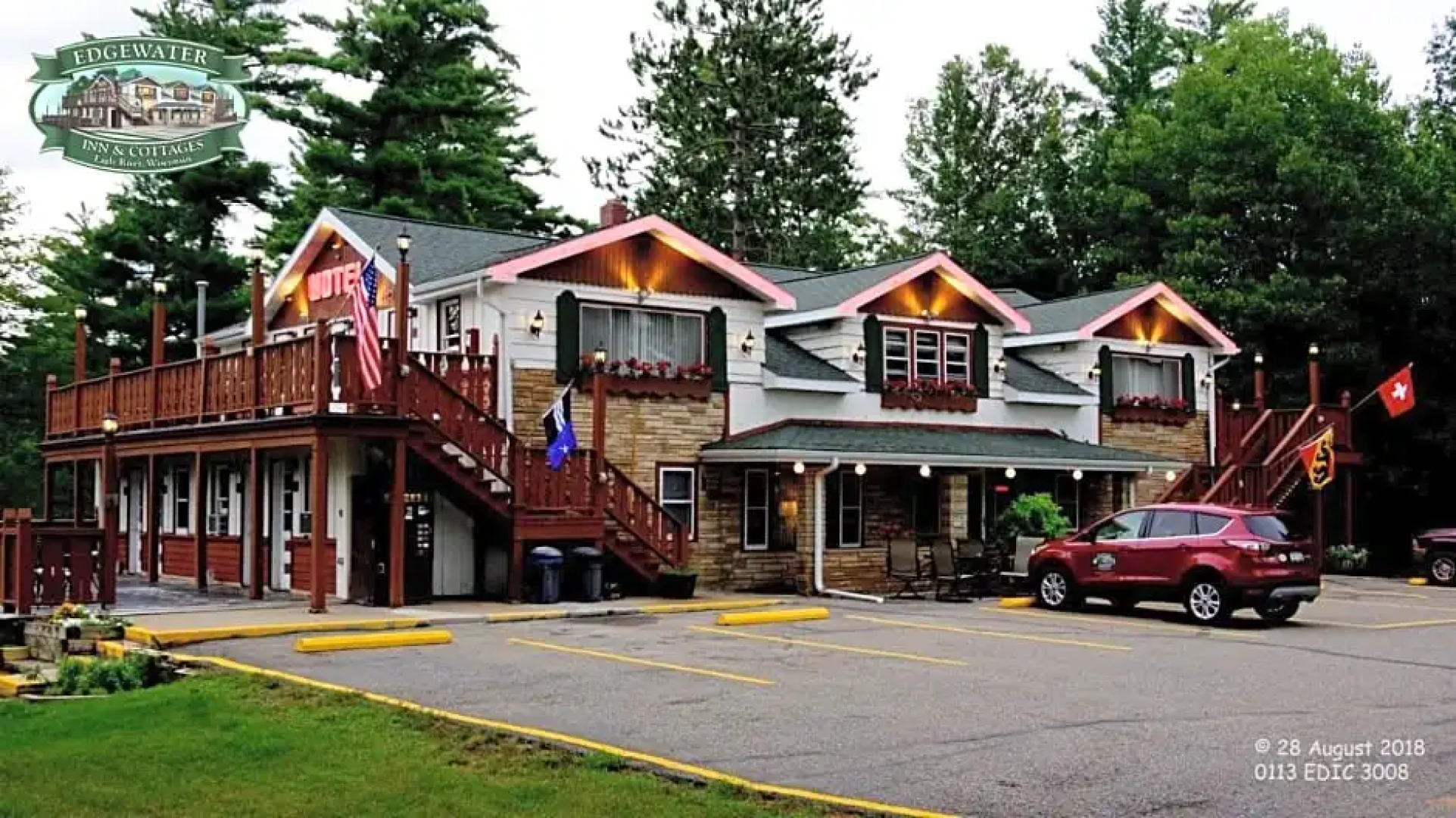 Edgewater Inn & Cottages