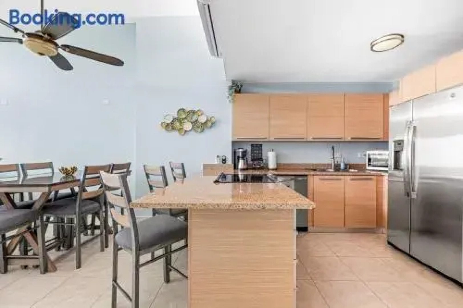 Ocean View Penthouse With Pool, Beachfront Complex 2 Bedroom Apts by Redawning