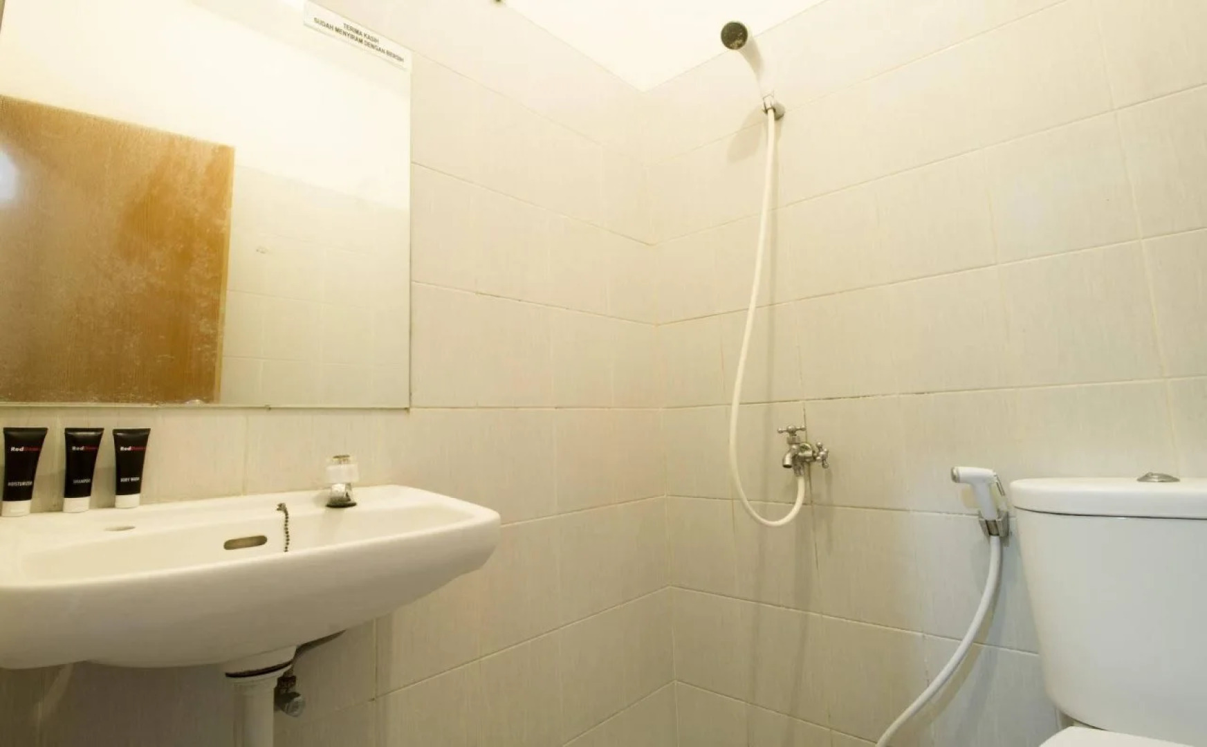 RedDoorz Plus near Lippo Karawaci